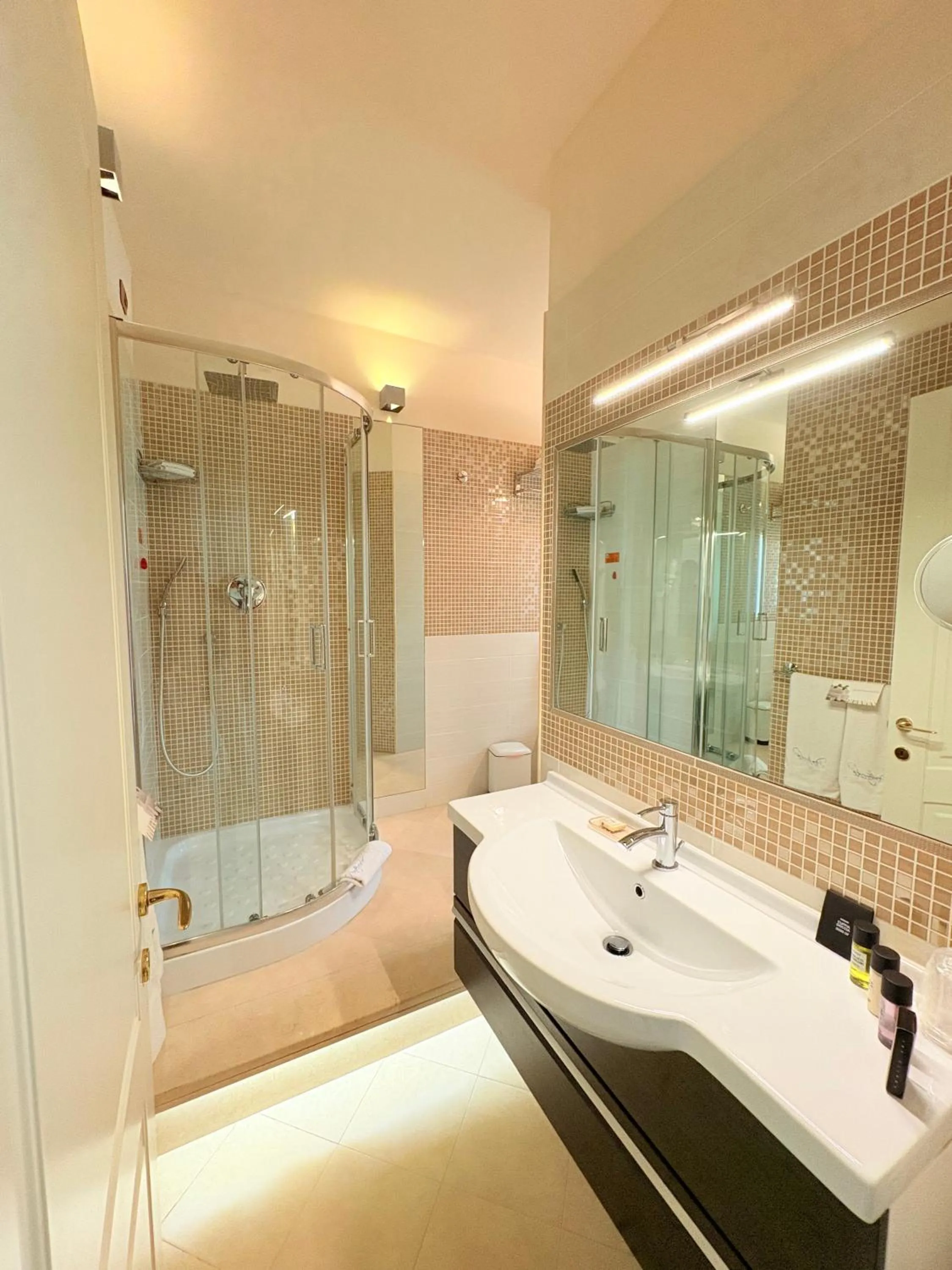 Shower in Portercole B&B