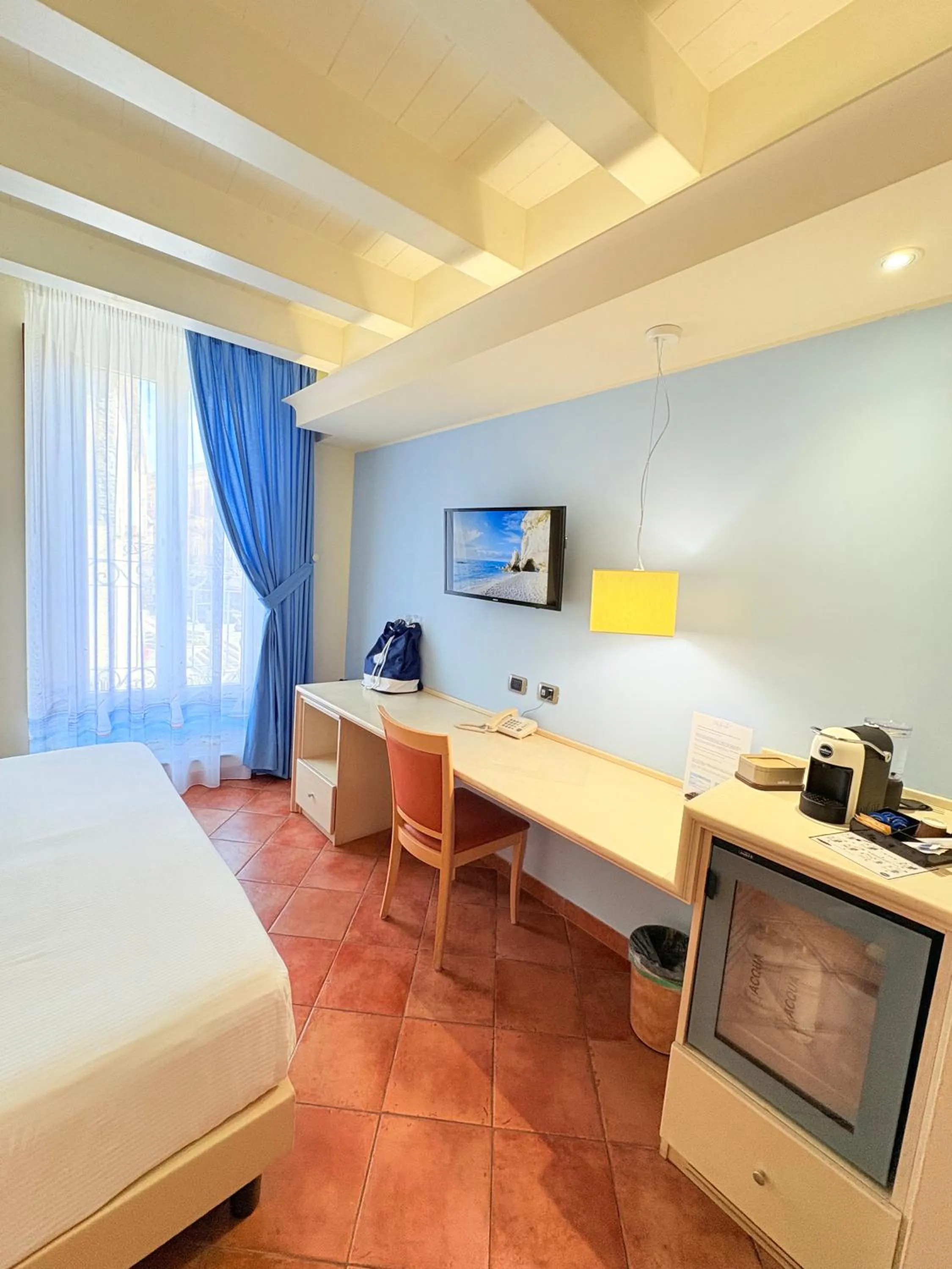 Spring, Bed in Portercole B&B