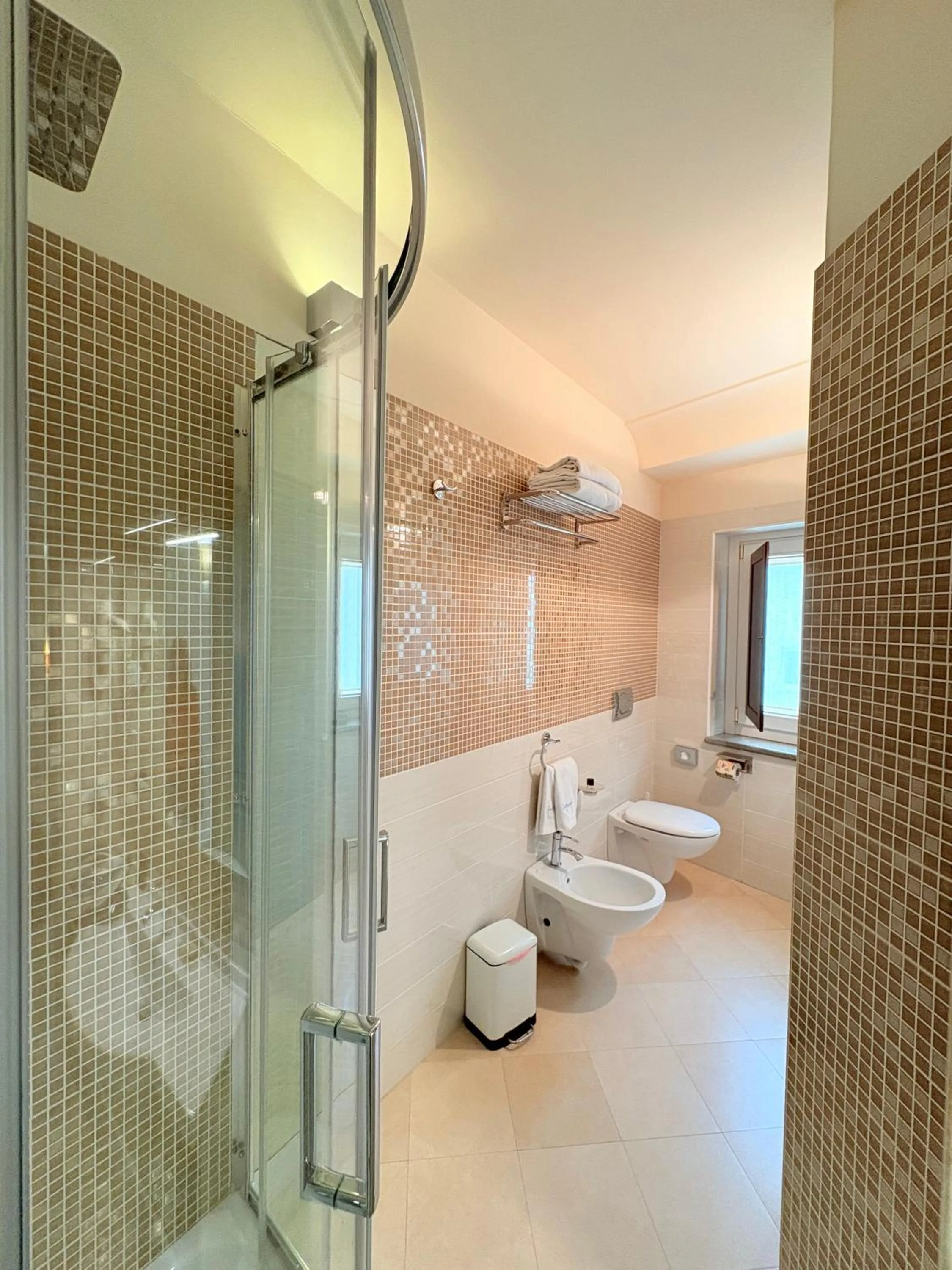 Toilet in Portercole B&B