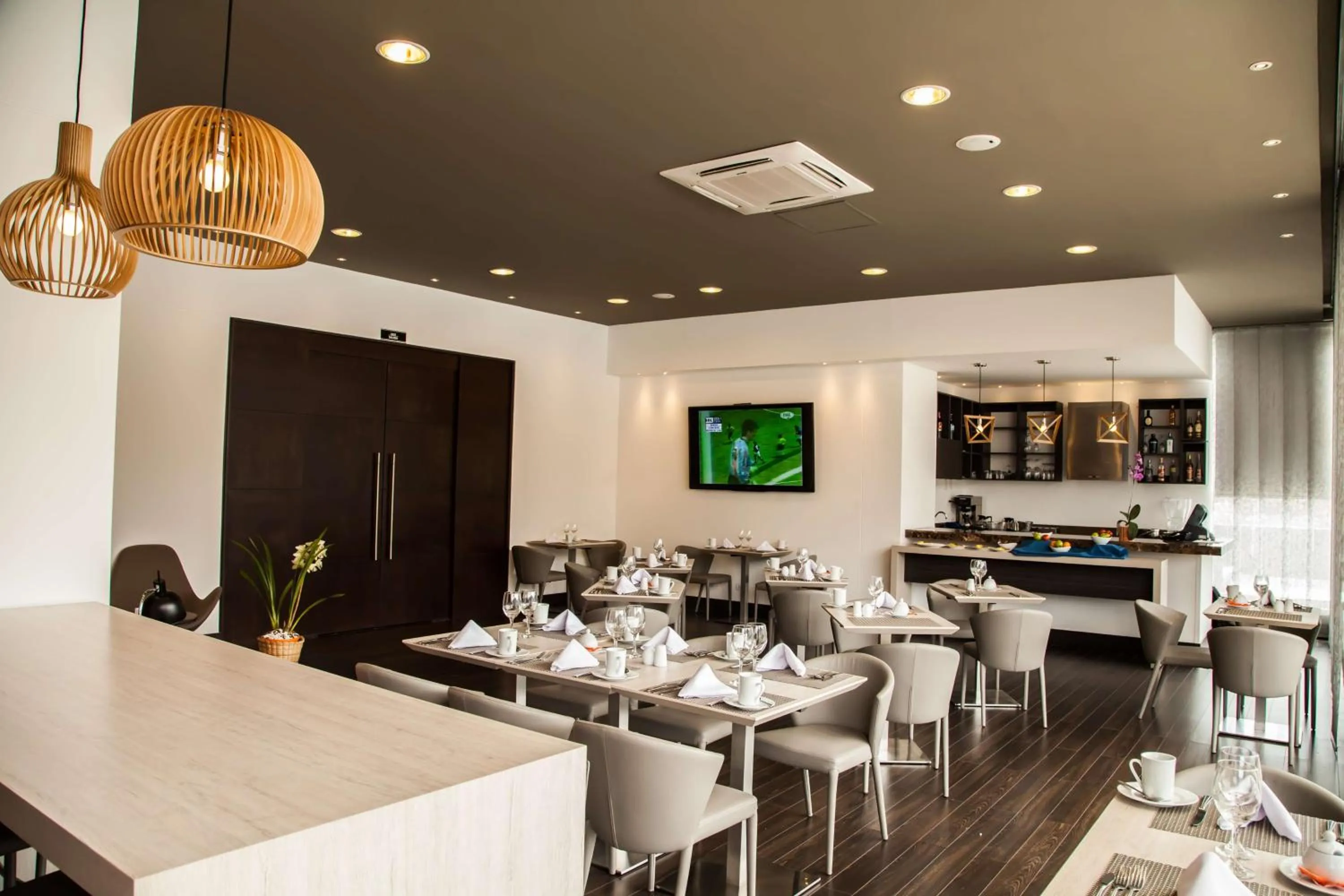 Lounge or bar in DoubleTree by Hilton Bogota Parque 93