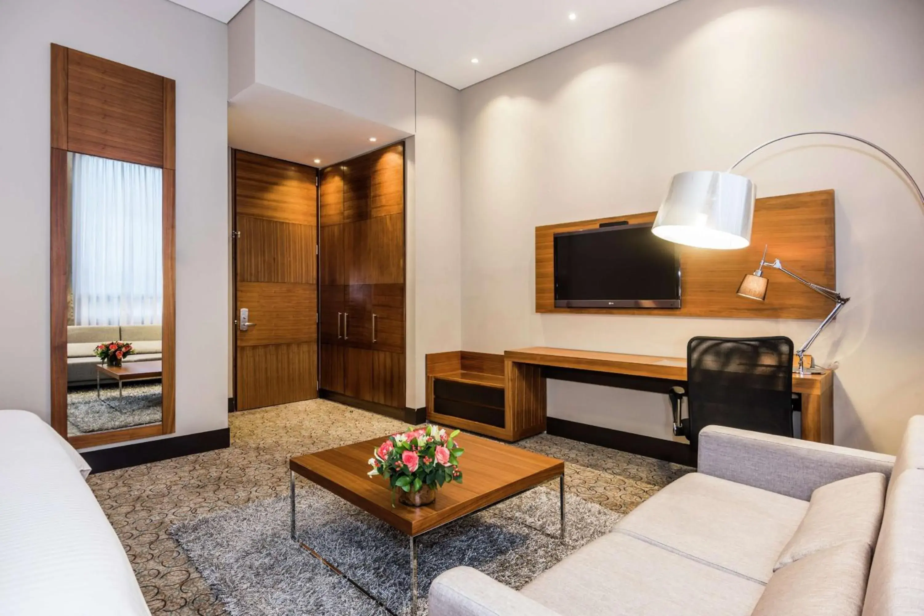 King Room with Roll-In Shower - Mobility and Hearing Accessible in DoubleTree by Hilton Bogota Parque 93 King Room with Roll-In Shower - Mobility and Hearing Accessible in DoubleTree by Hilton Bogota Parque 93