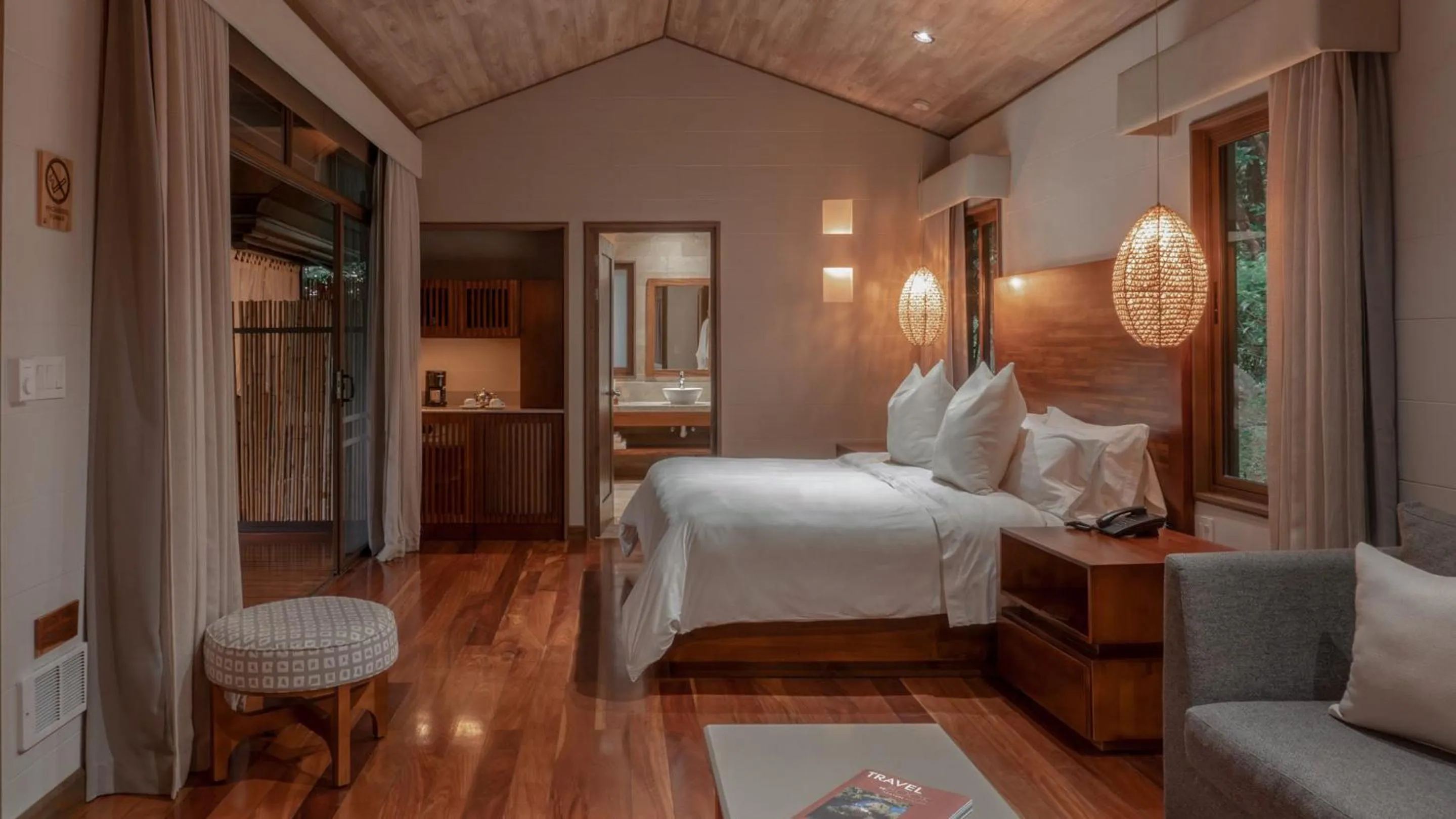 Bed in El Silencio Lodge & Spa Costa Rica