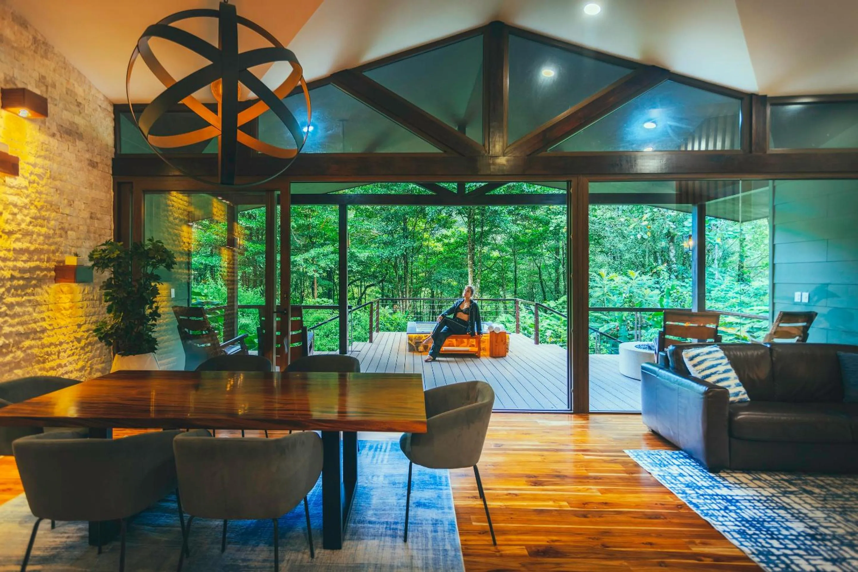 Living room in El Silencio Lodge & Spa Costa Rica