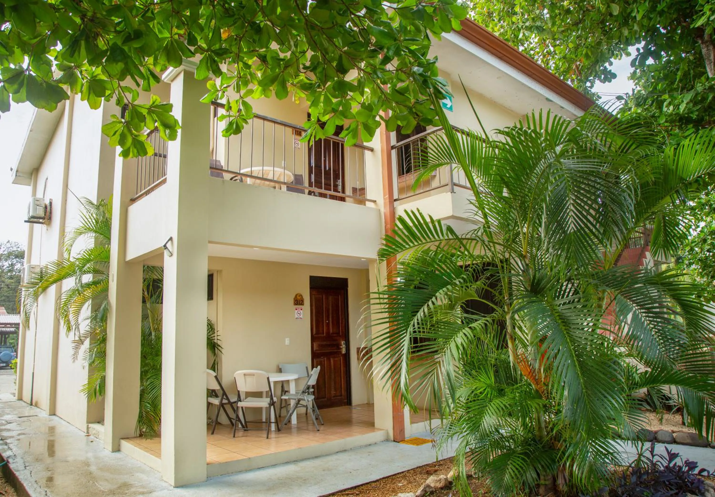 Balcony/Terrace in Nacazcol Hotel y Villas