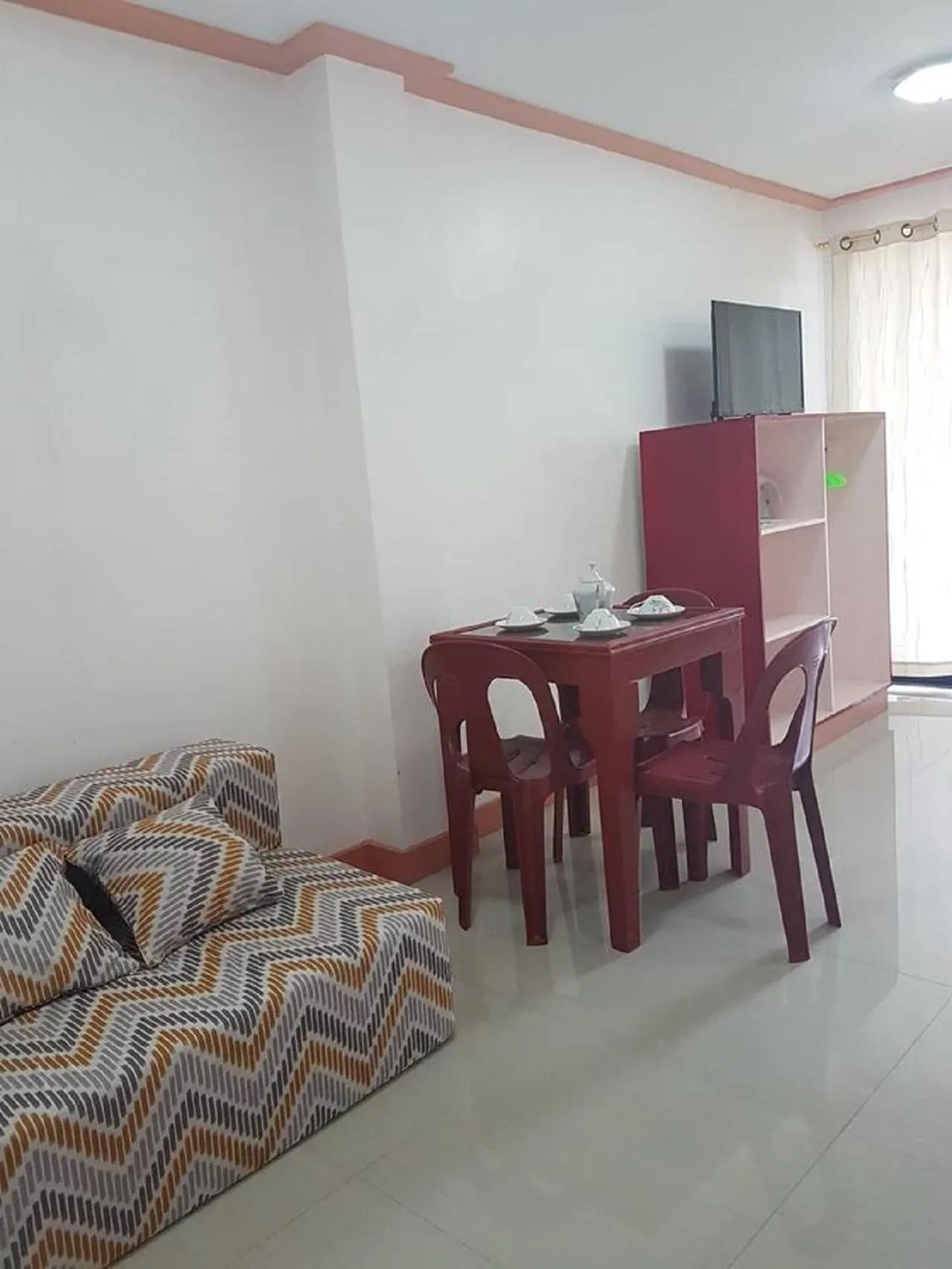 Dining area in Catalina`s Inn family room