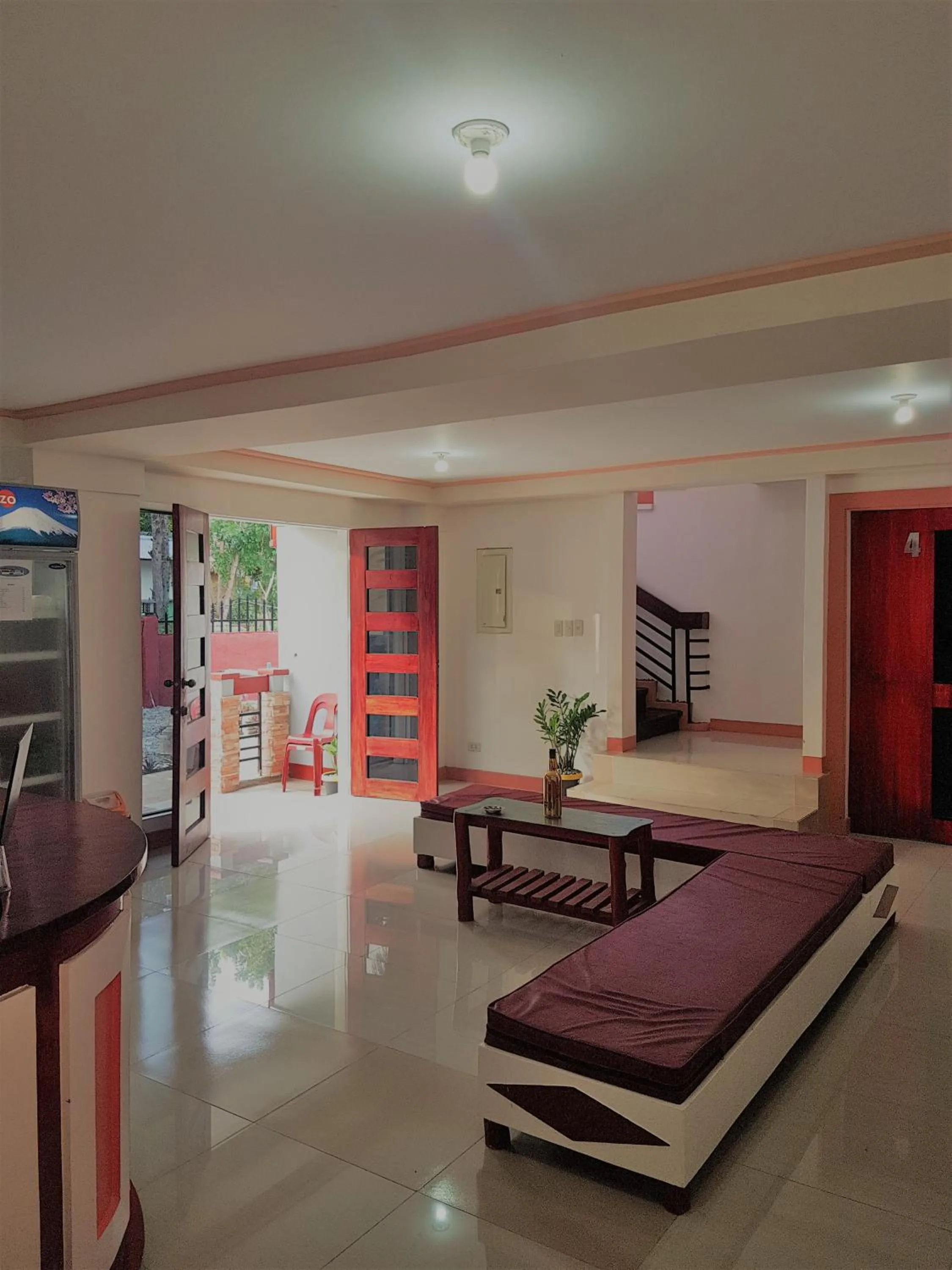 Communal lounge/ TV room, Bed in Catalina`s Inn family room