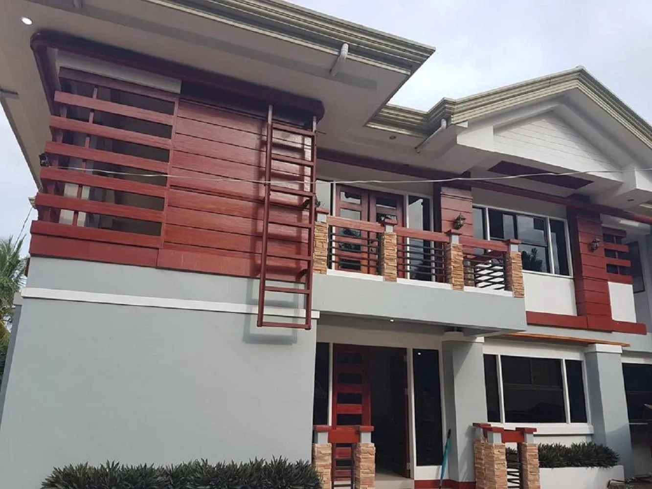 Bird's eye view in Catalina`s Inn family room