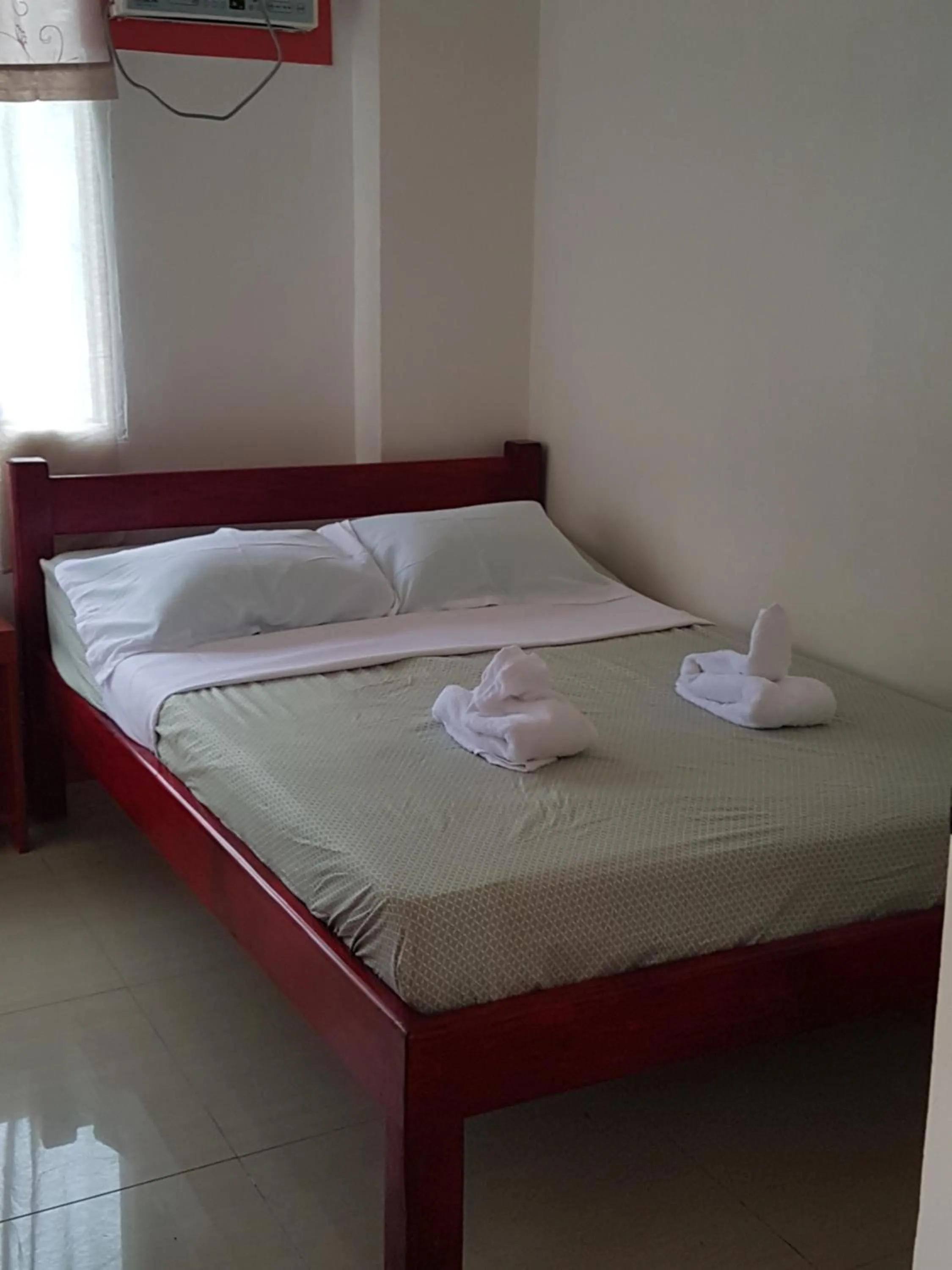 Bed in Catalina`s Inn family room