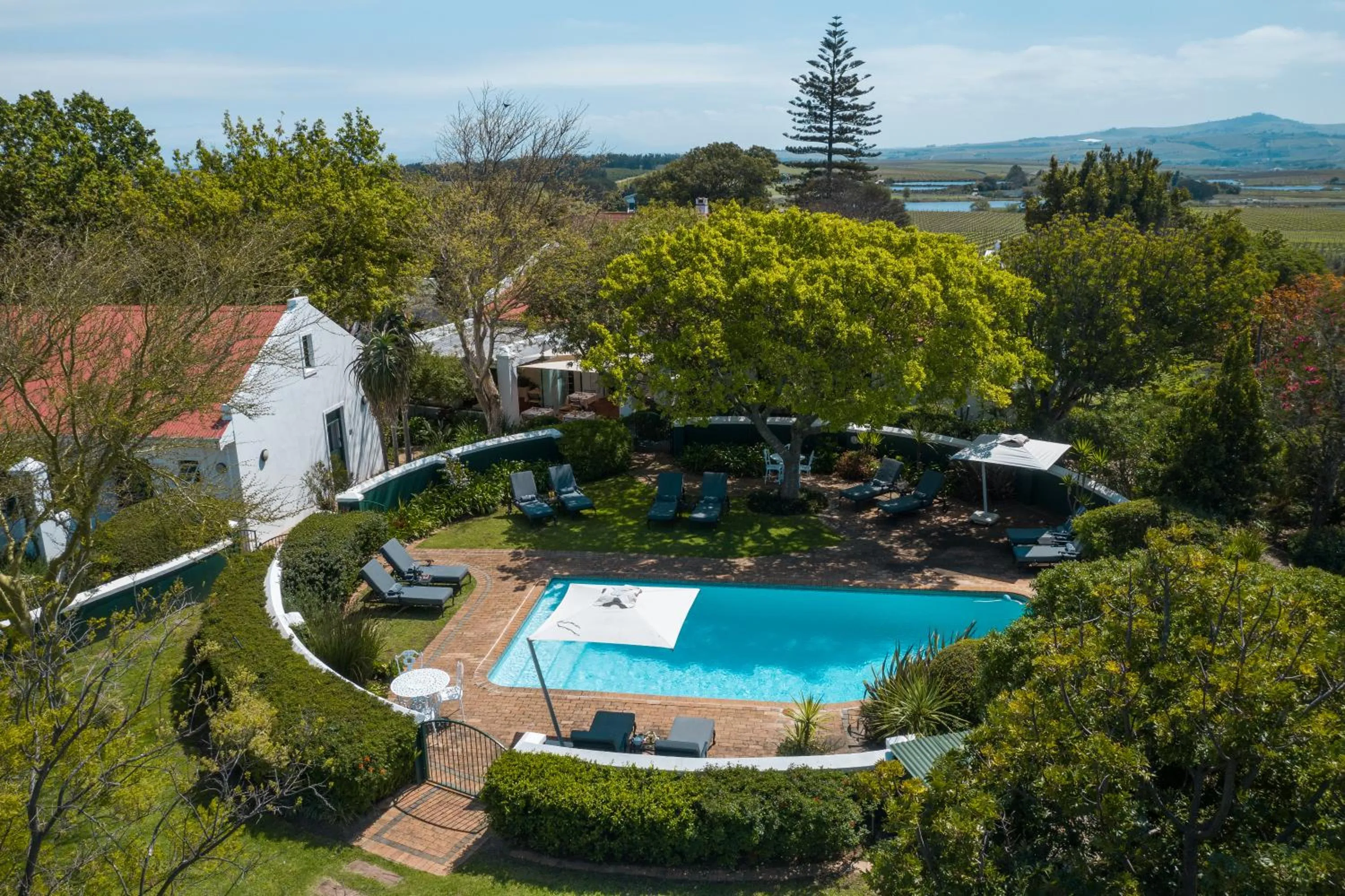 Swimming pool in Eikendal Lodge