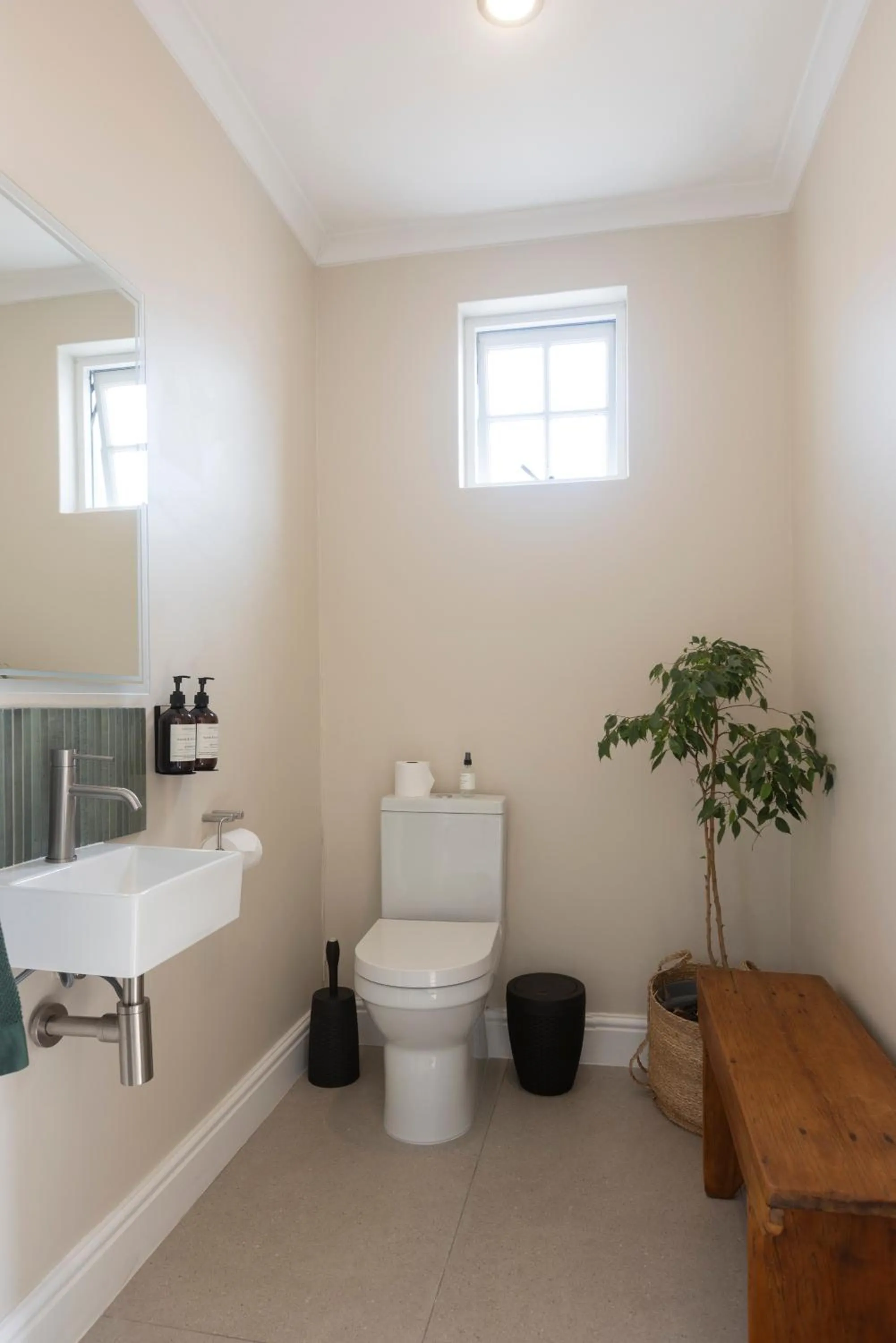 Swimming pool in Eikendal Lodge