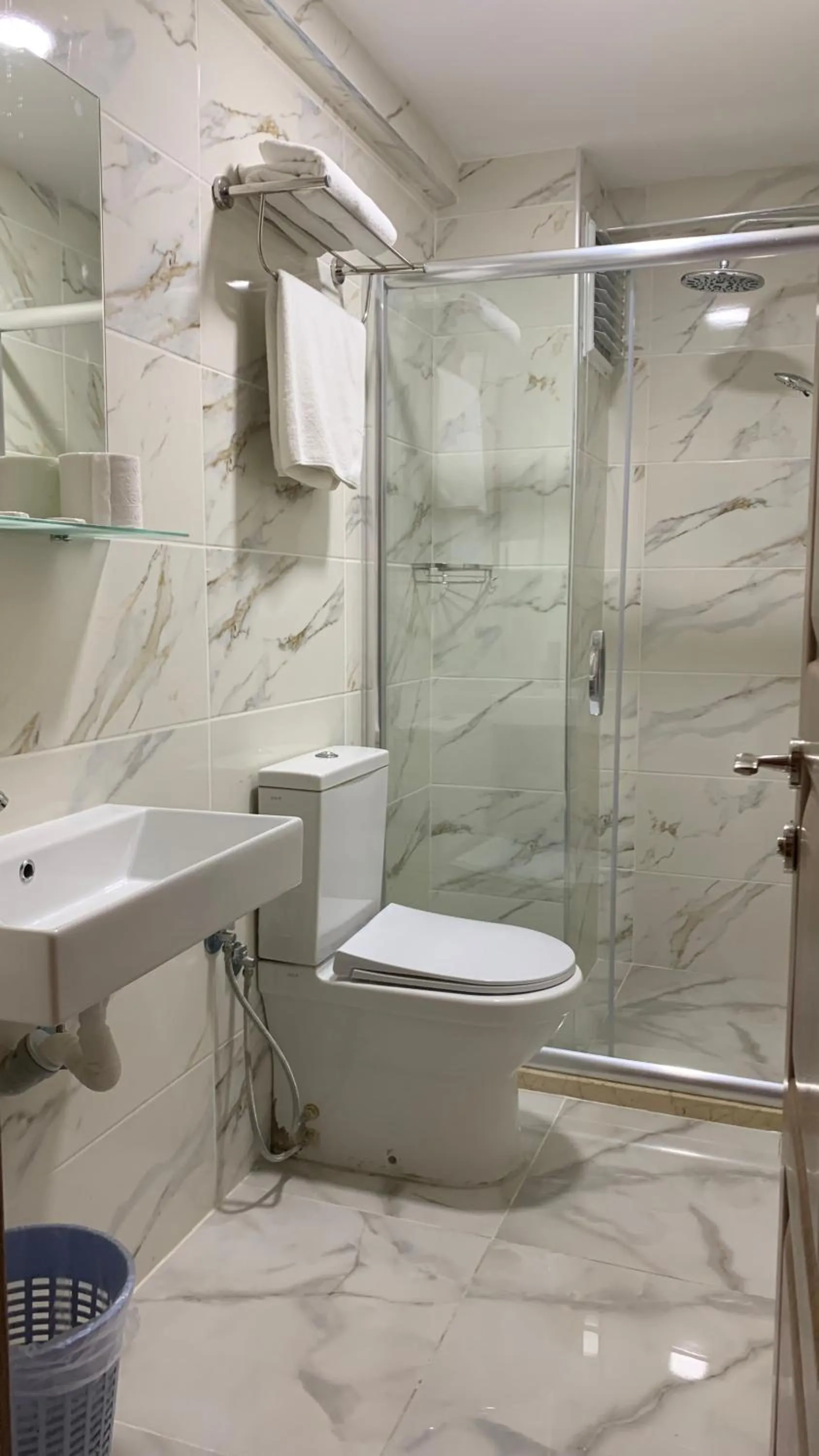 Shower in Hotel Wiva