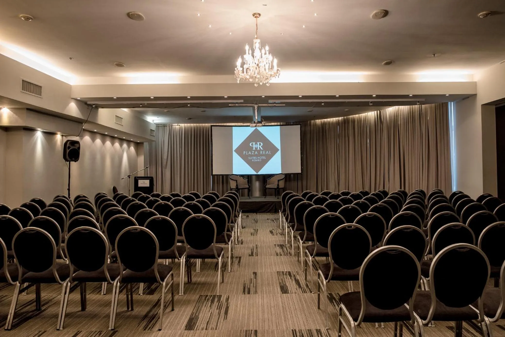 Living room in Plaza Real Suites Hotel