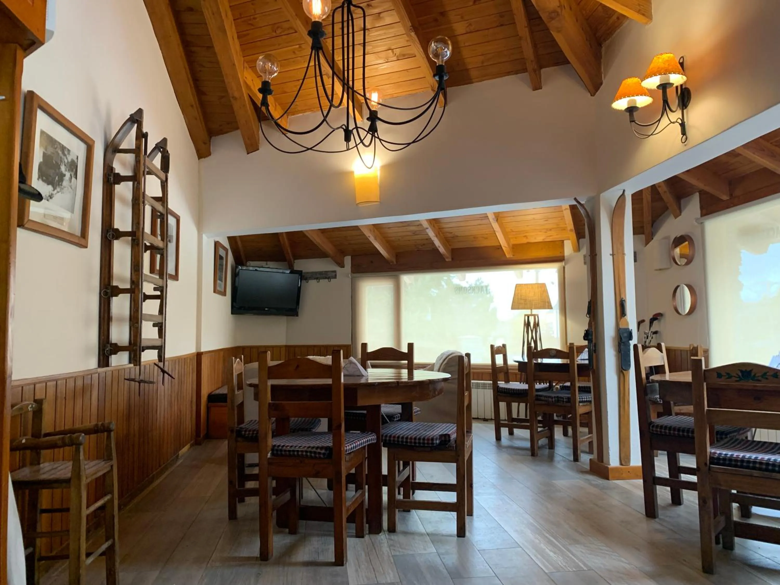 Restaurant/places to eat in Complejo Base 41