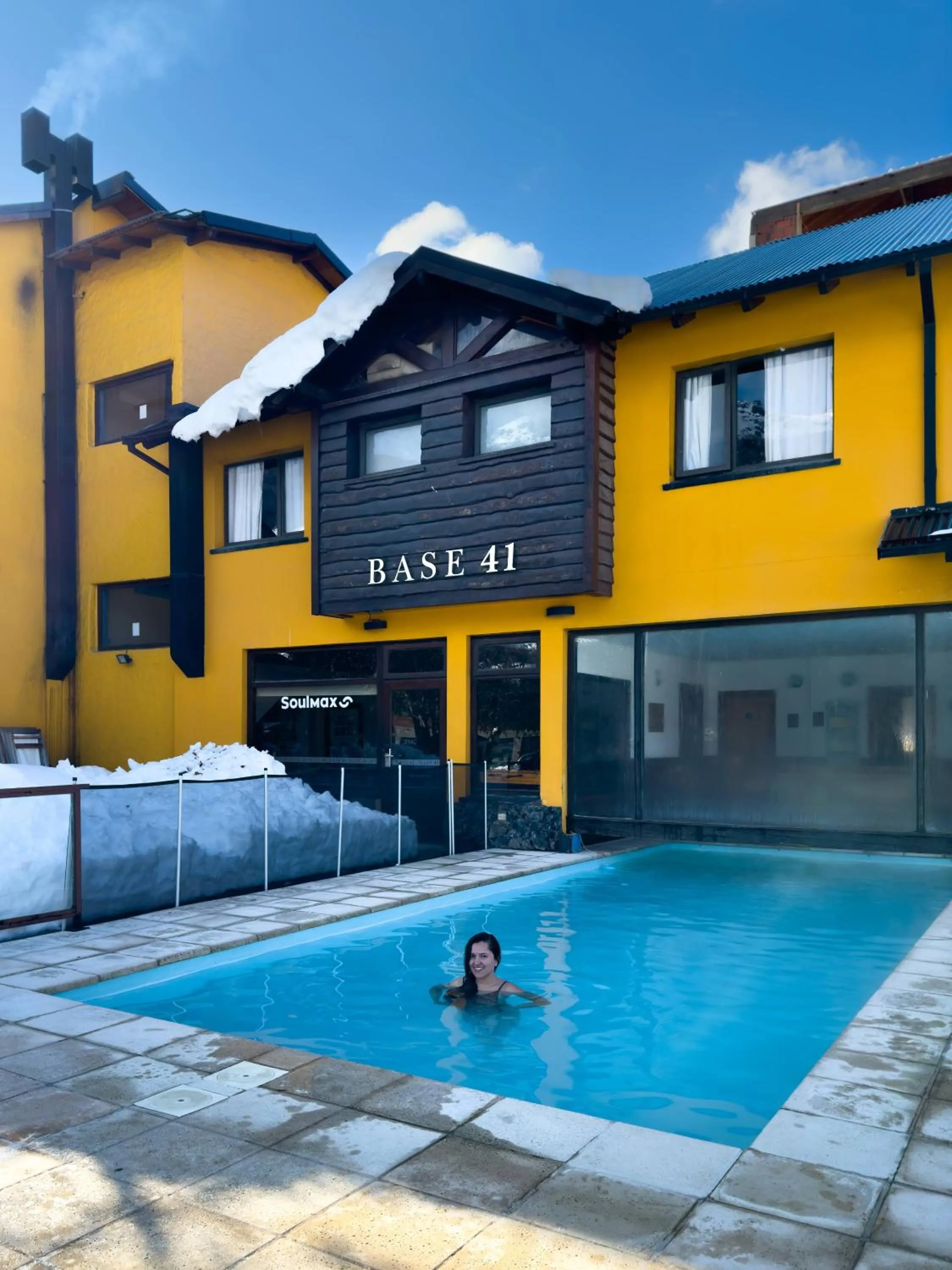 Swimming pool in Complejo Base 41