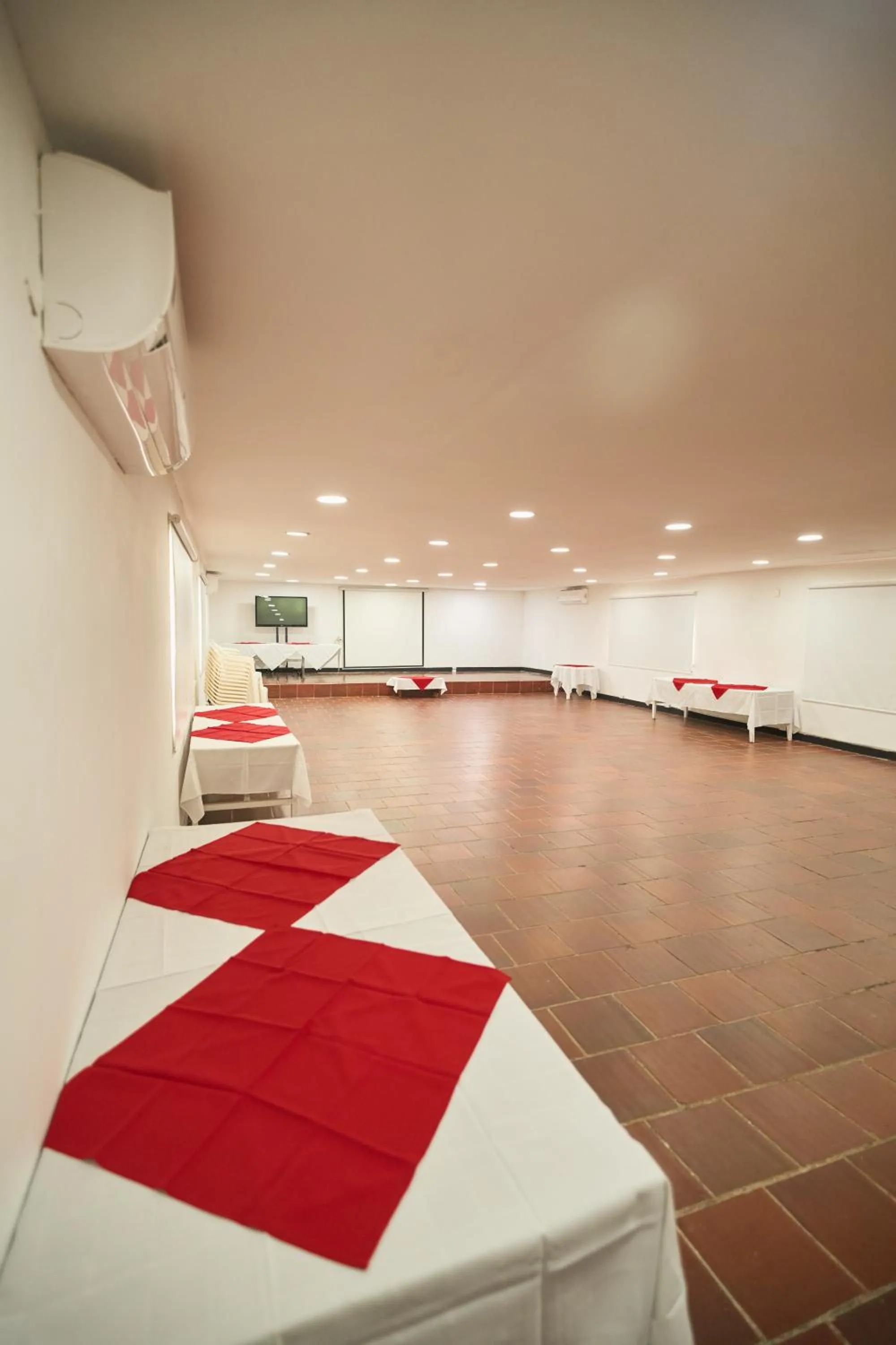 Meeting/conference room, Bed in Hotel Quimbaya