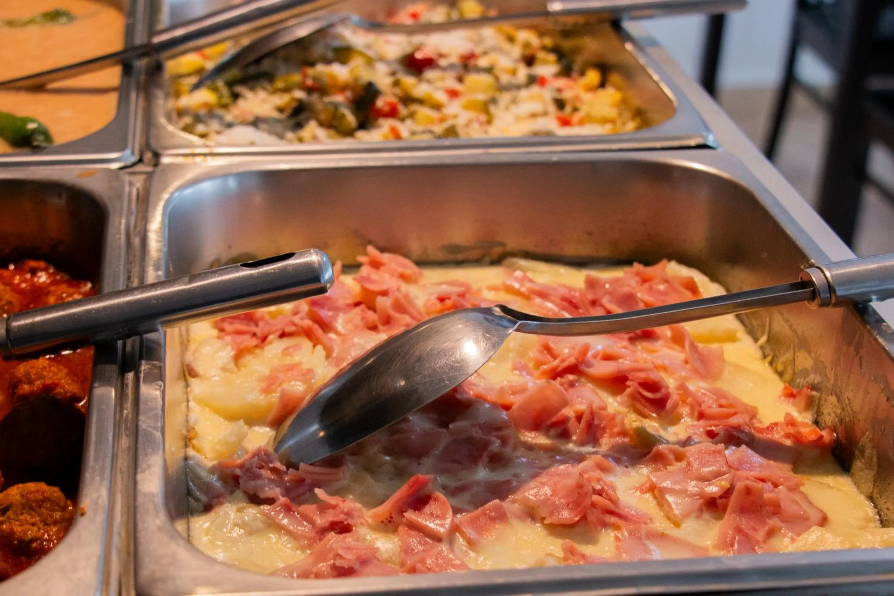 Restaurant/places to eat in Hotel St. George