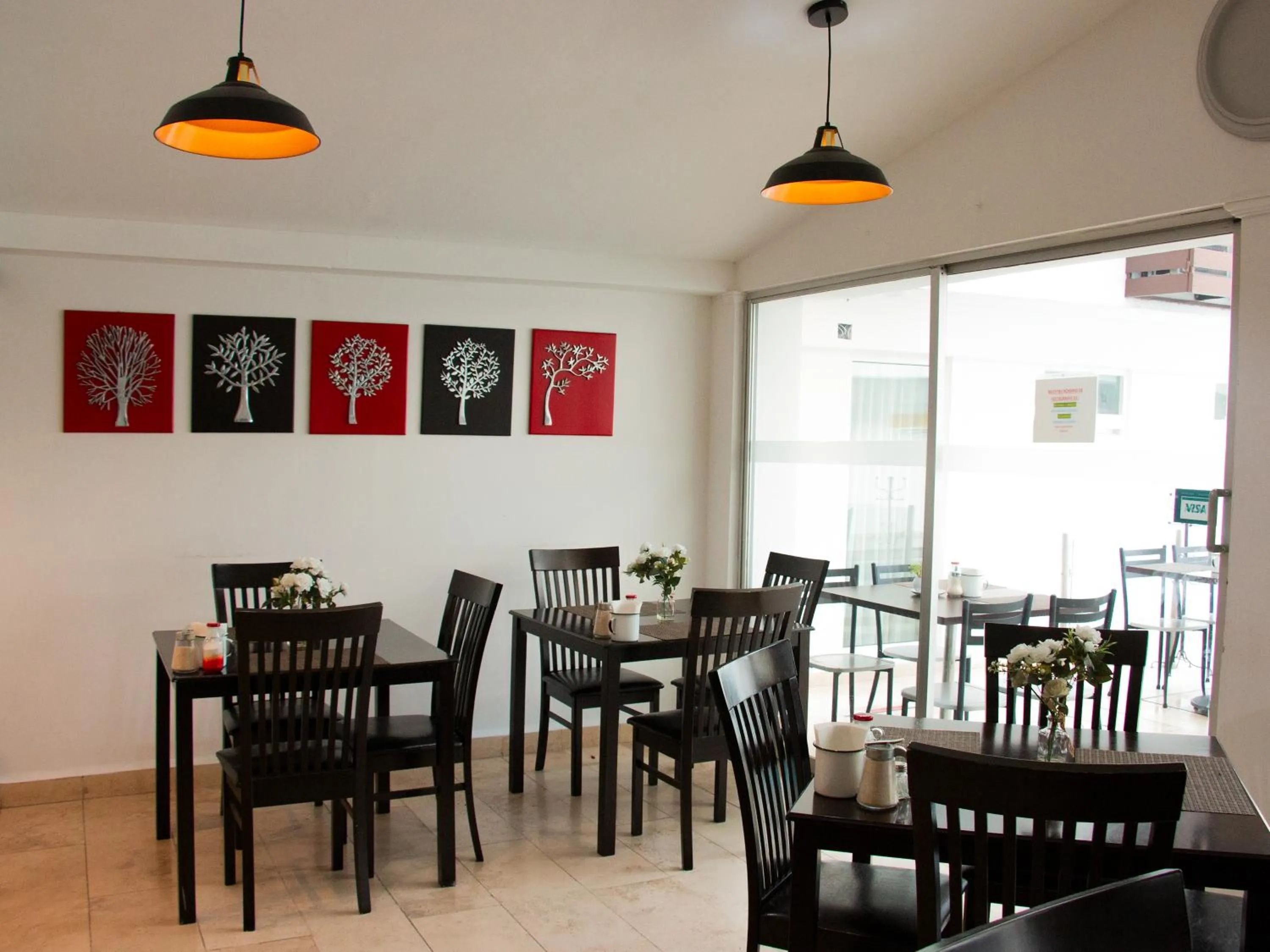 Restaurant/places to eat in Hotel St. George