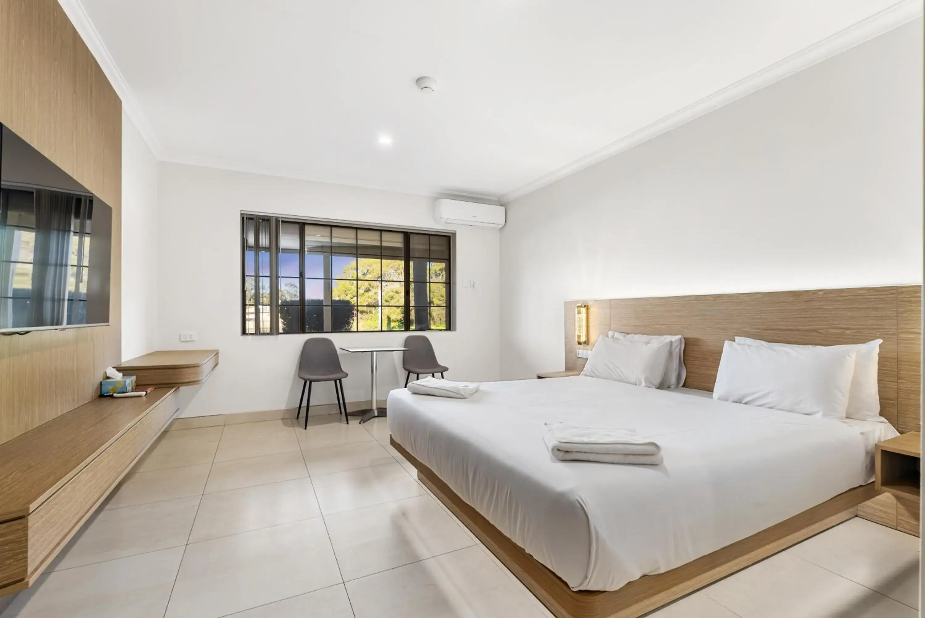 Standard Queen Room in Pinjarra Resort Standard Queen Room in Pinjarra Resort