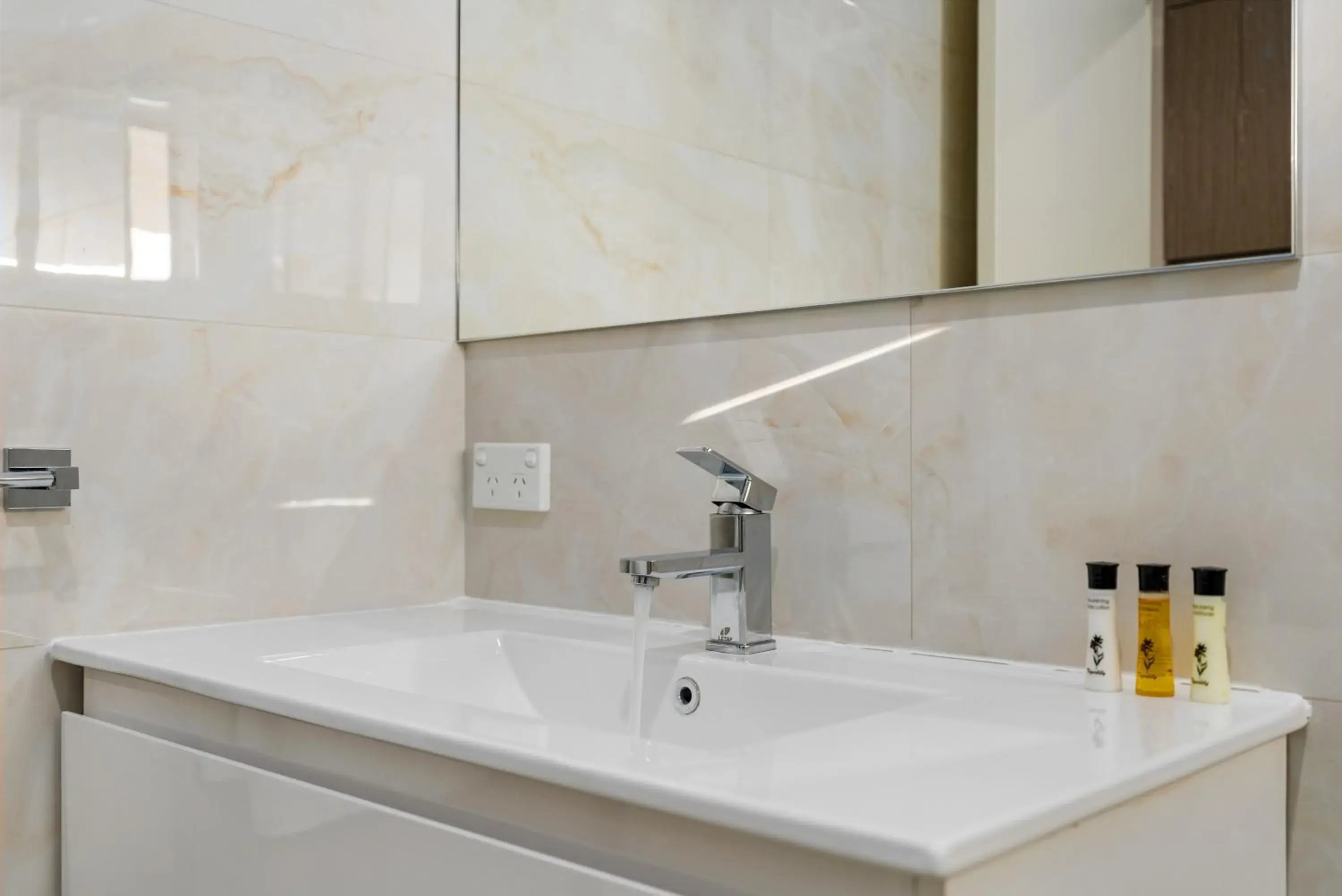 Superior King Room in Pinjarra Resort Superior King Room in Pinjarra Resort