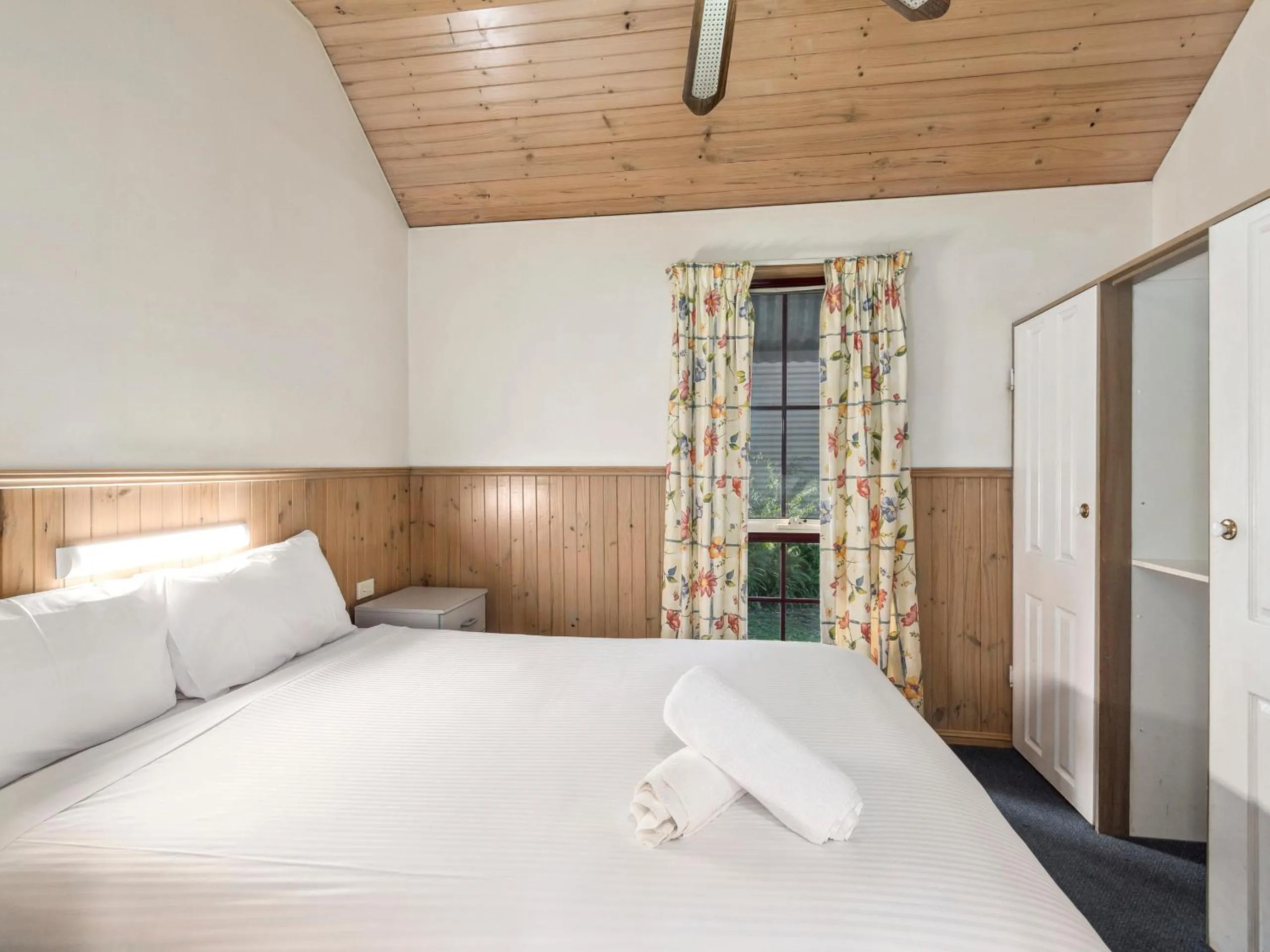 Bed in Batemans Bay Marina Resort