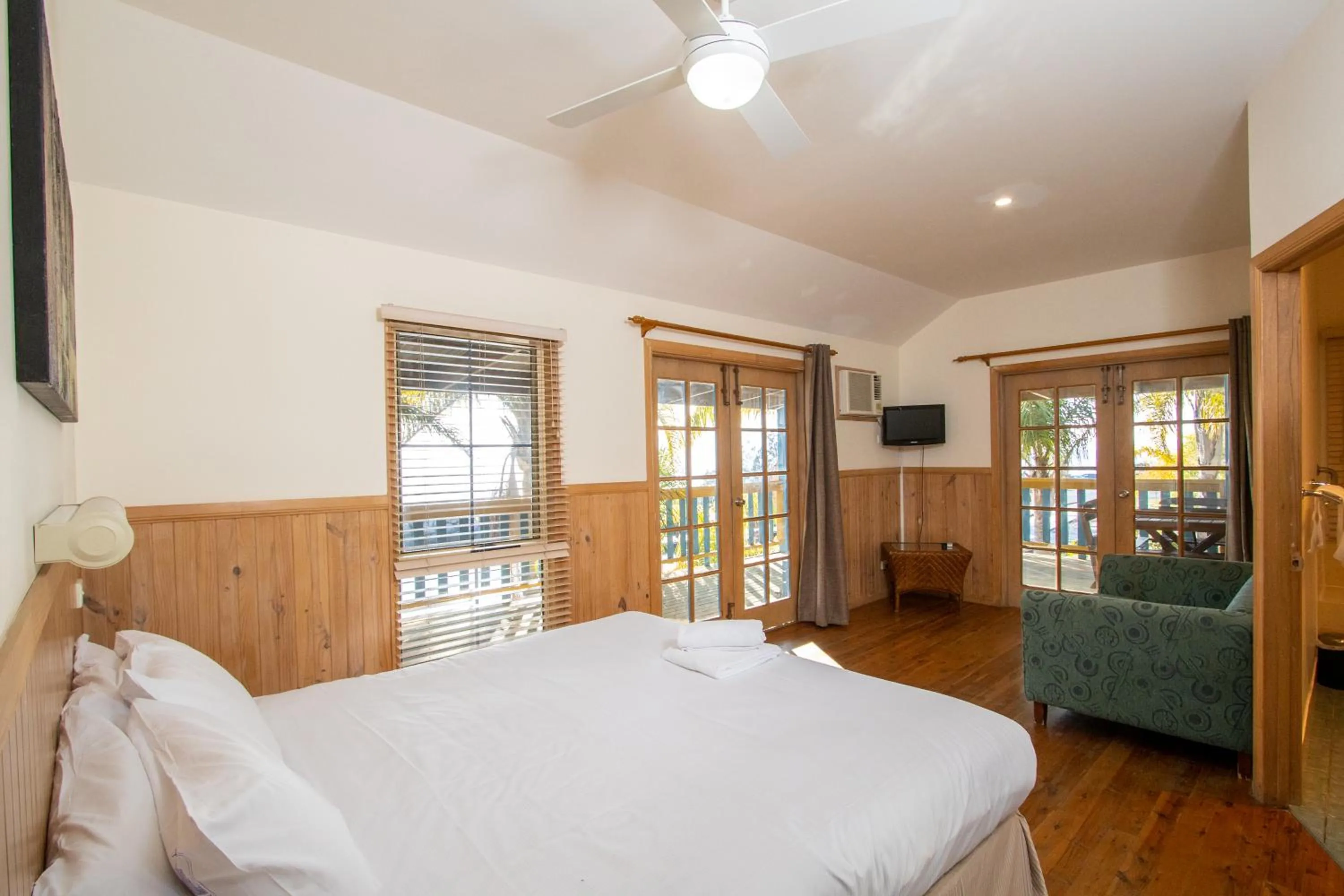 Bed in Batemans Bay Marina Resort