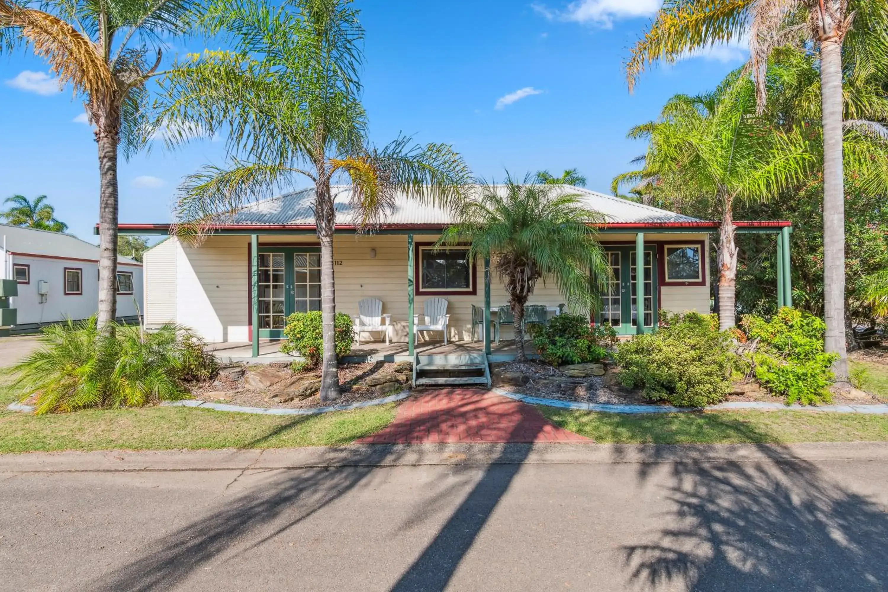 Deluxe Three-Bedroom Cabin in Batemans Bay Marina Resort Deluxe Three-Bedroom Cabin in Batemans Bay Marina Resort