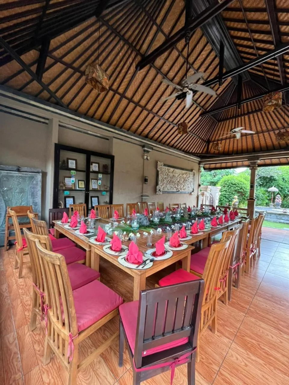 Restaurant/places to eat in Taruna Boutique Homestay & Spa