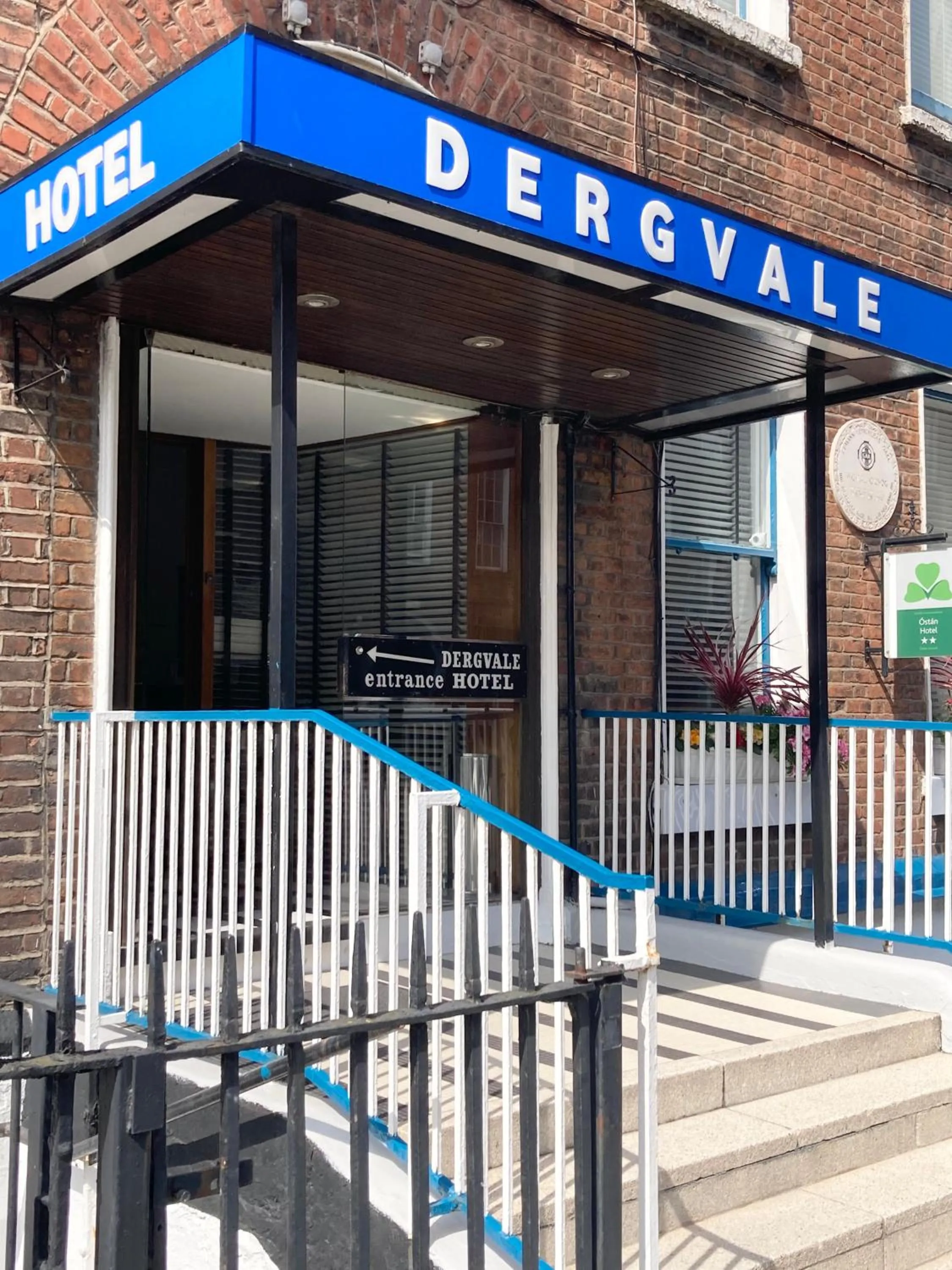 Facade/entrance in Dergvale Hotel