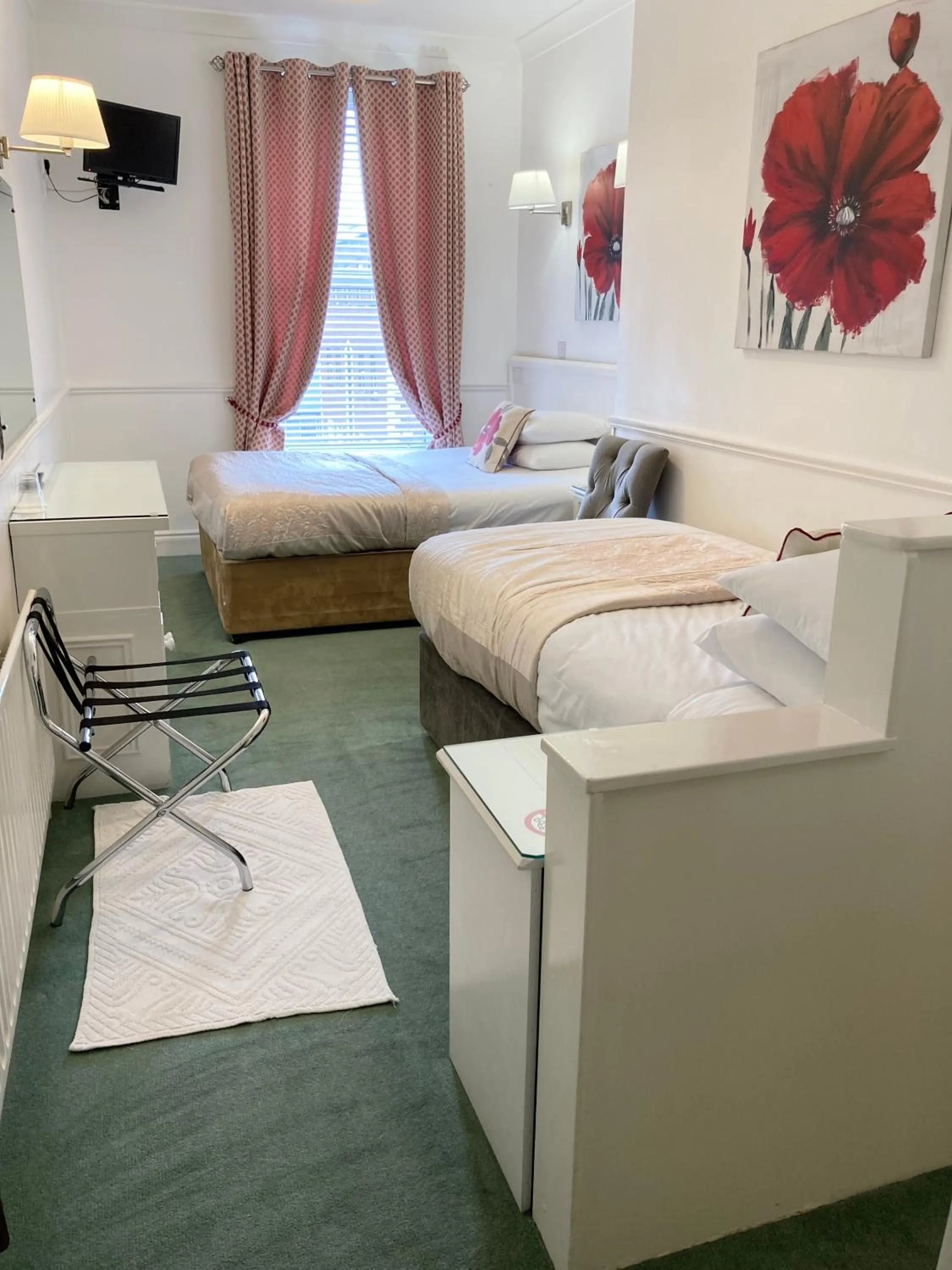 Bedroom, Bed in Dergvale Hotel