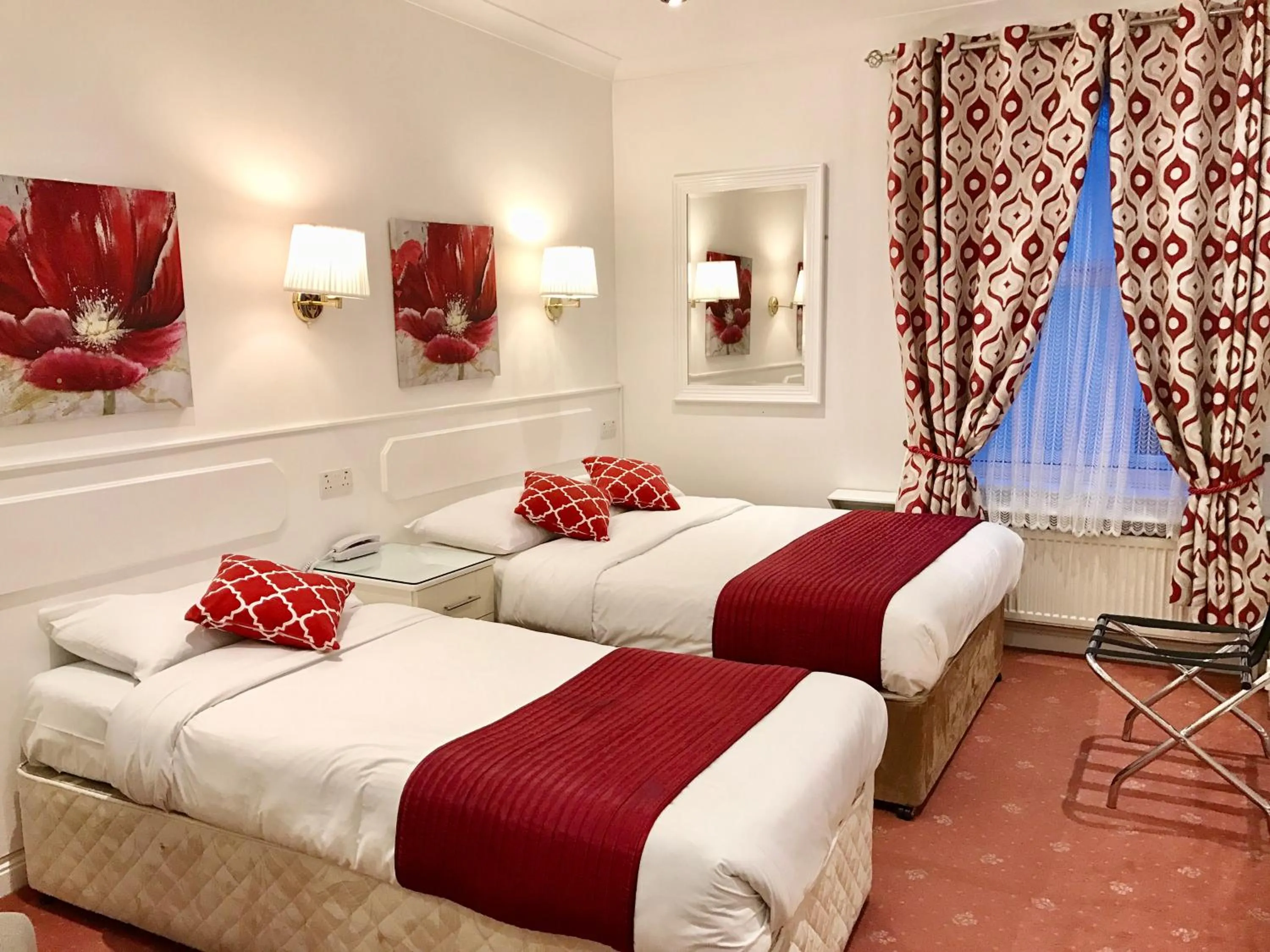 Bedroom, Bed in Dergvale Hotel