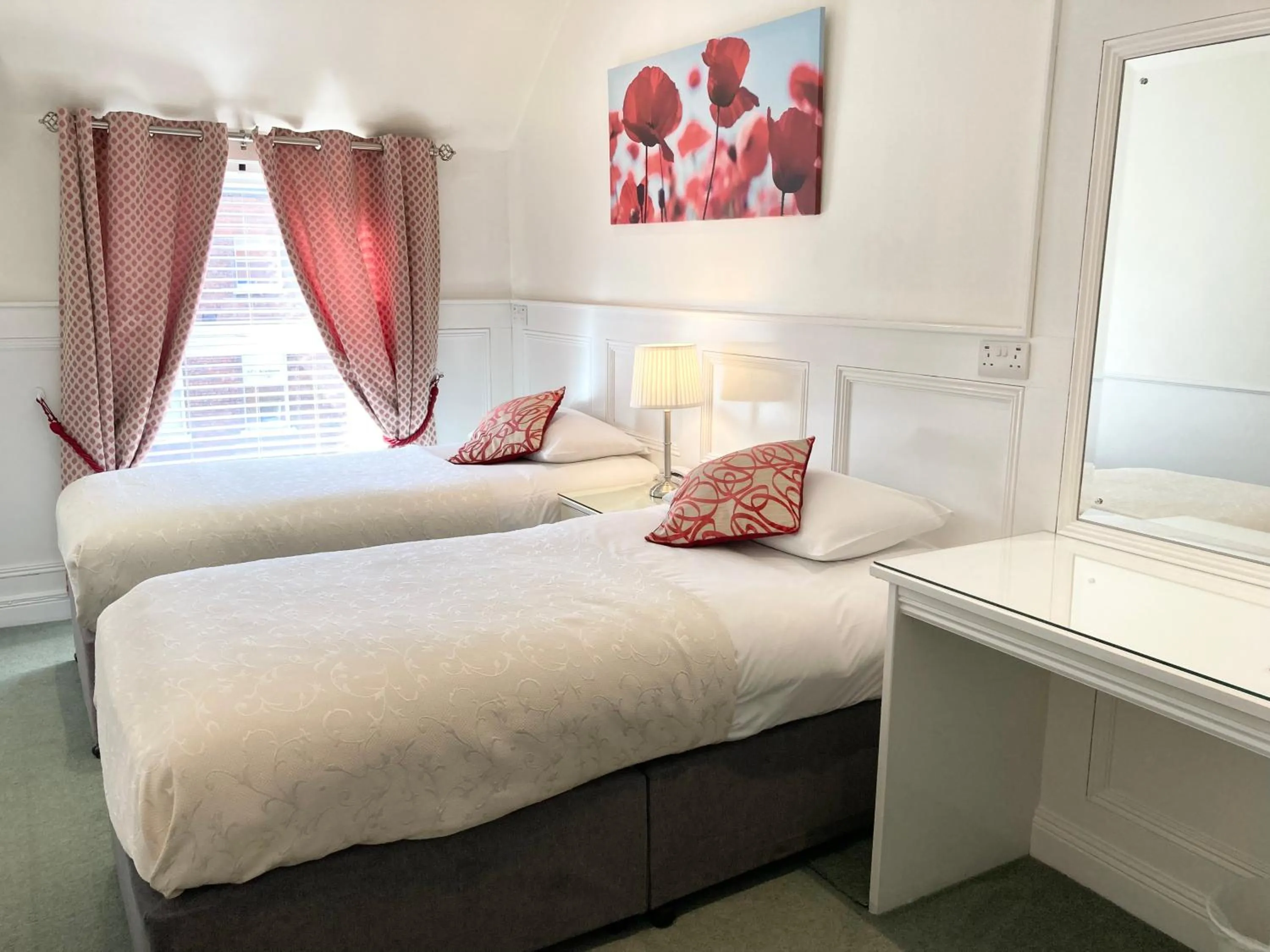 Bedroom, Bed in Dergvale Hotel