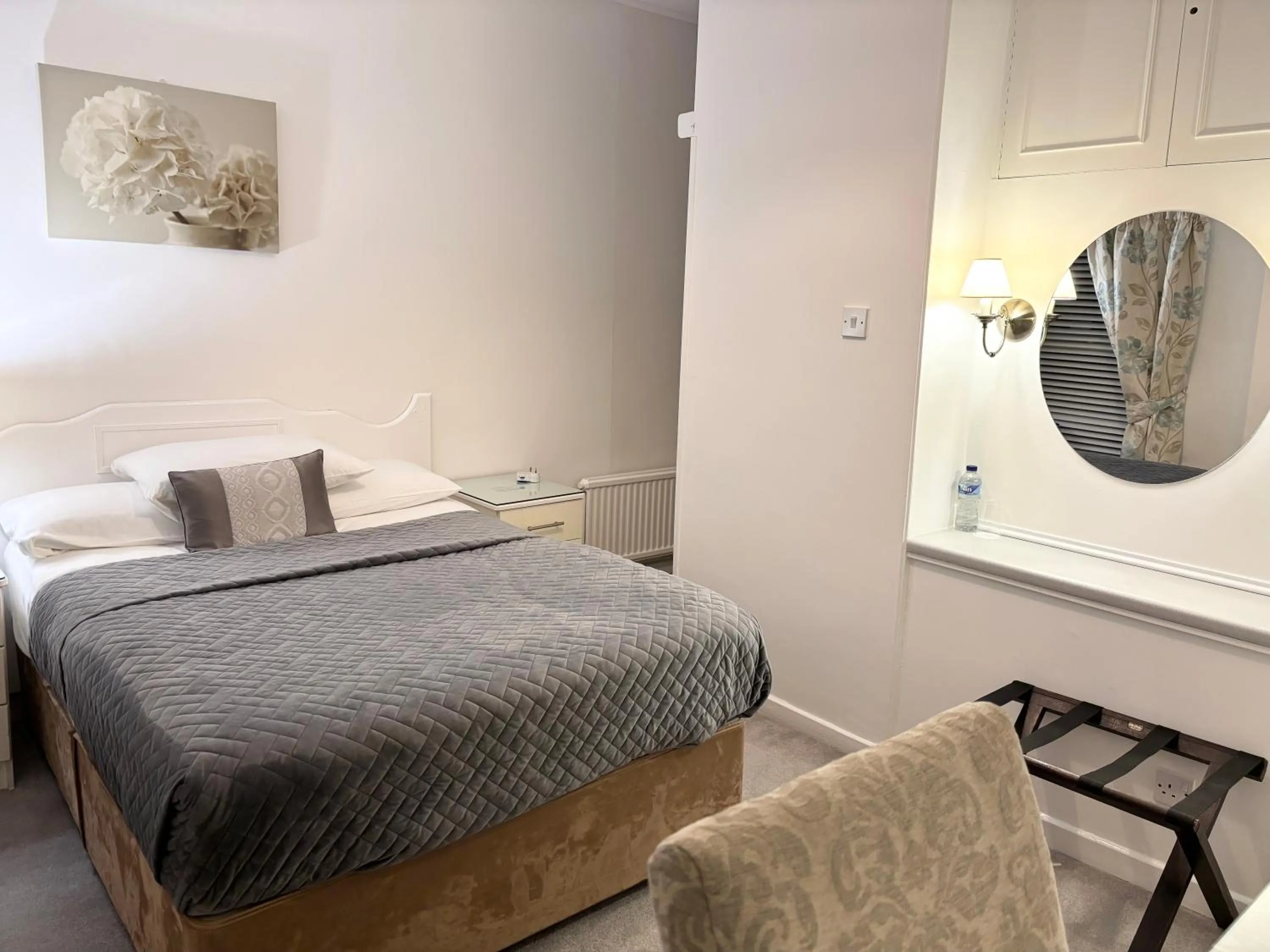 Bedroom, Bed in Dergvale Hotel