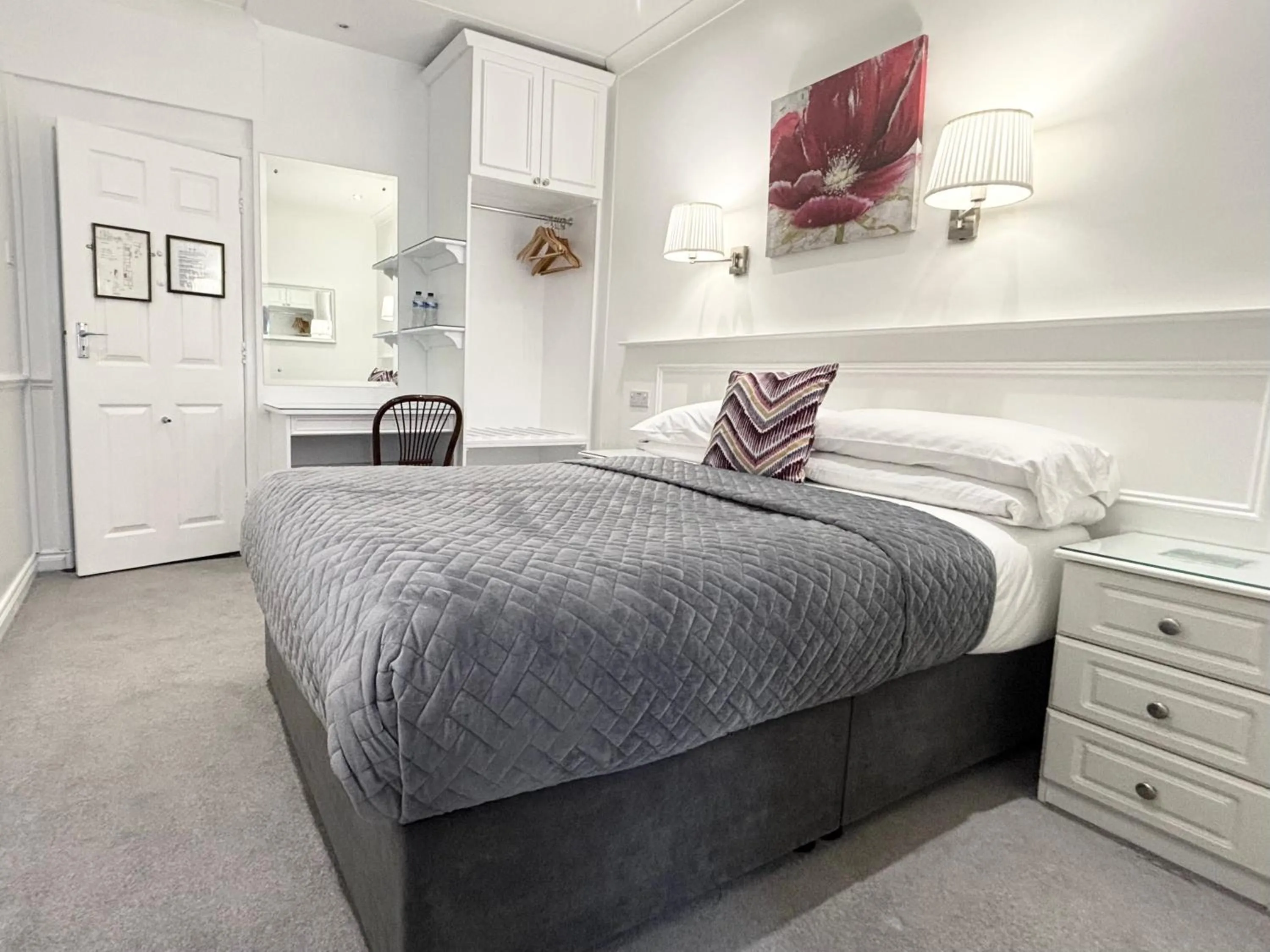 Bedroom, Bed in Dergvale Hotel