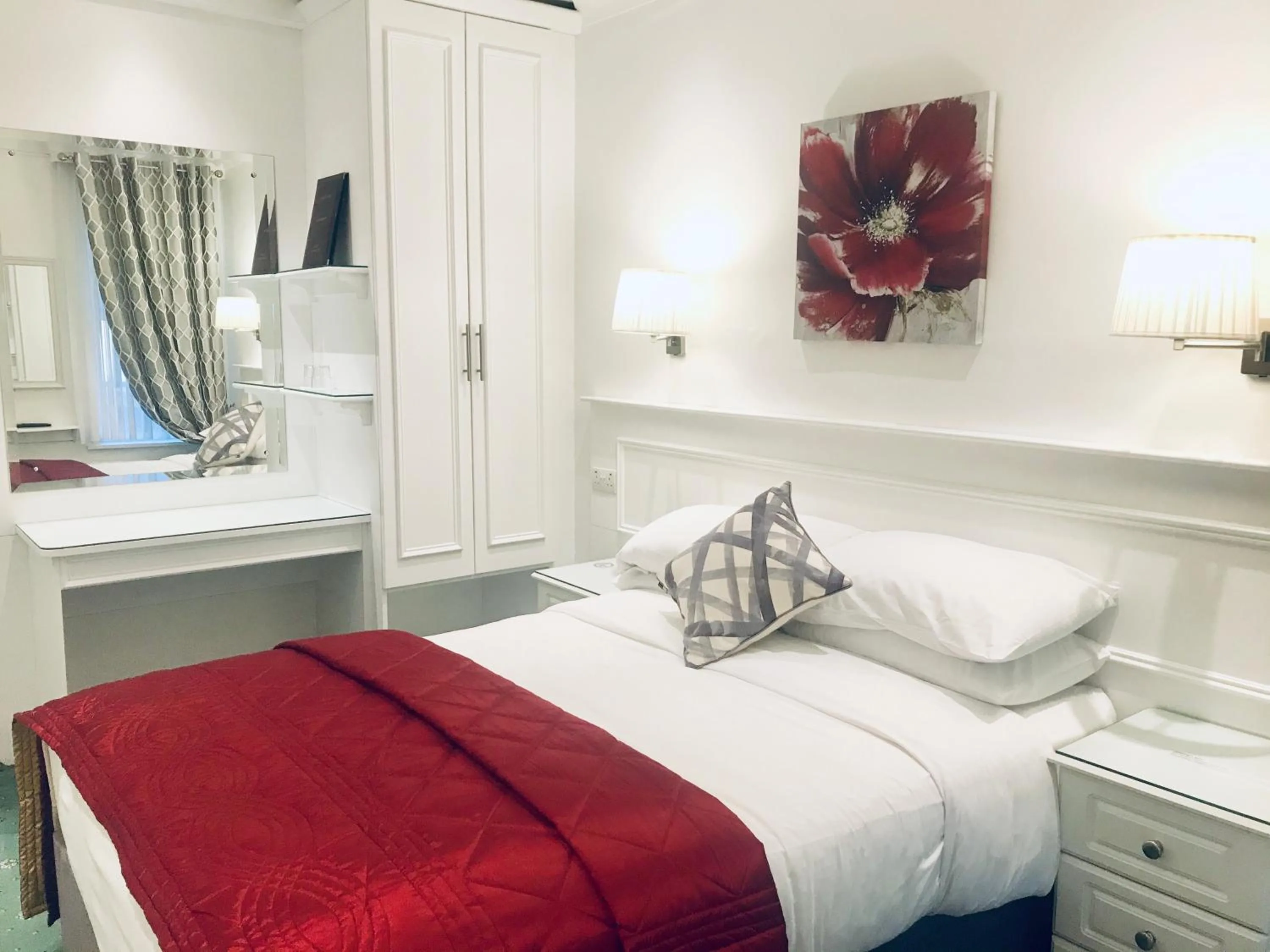 Bedroom, Bed in Dergvale Hotel