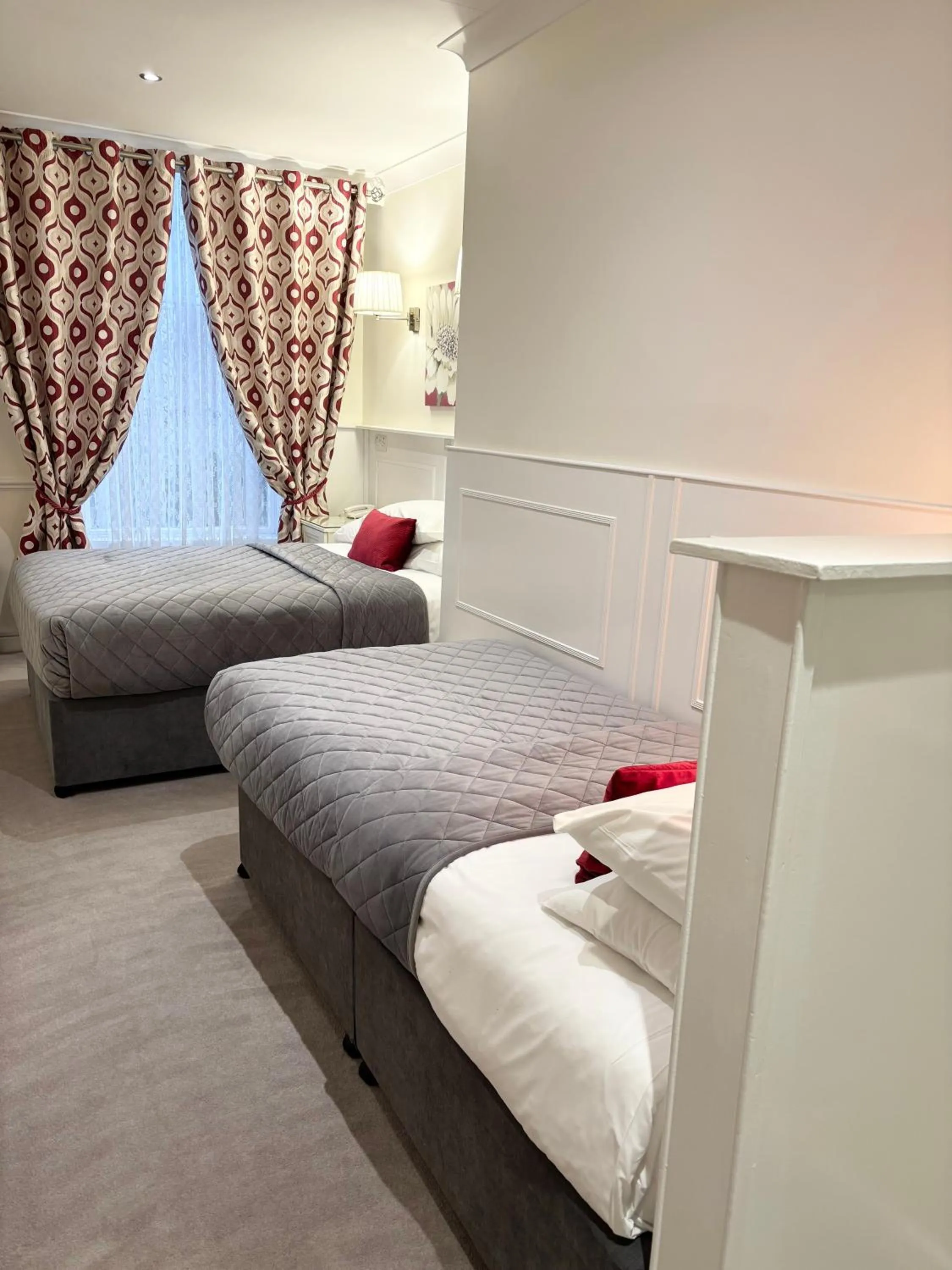 Bedroom, Bed in Dergvale Hotel