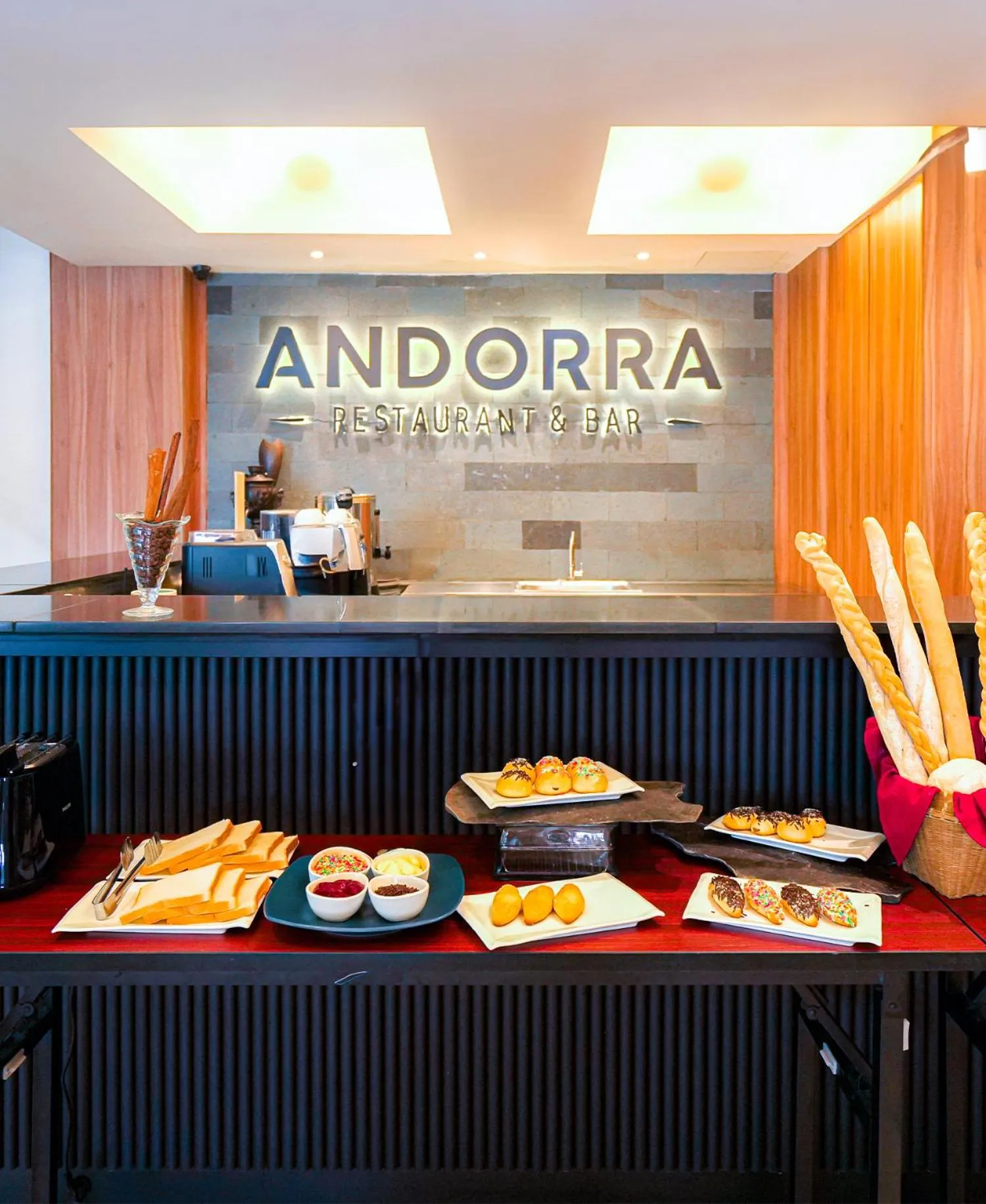 Restaurant/places to eat in PYRENEES Malioboro Hotel