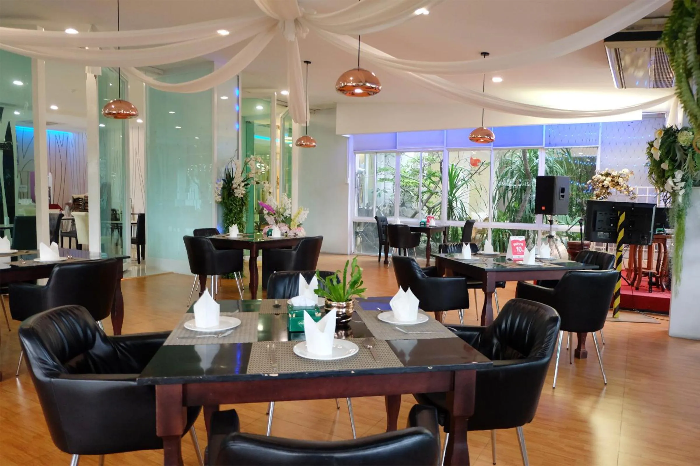 Restaurant/places to eat in Grand Hill Resort and Spa