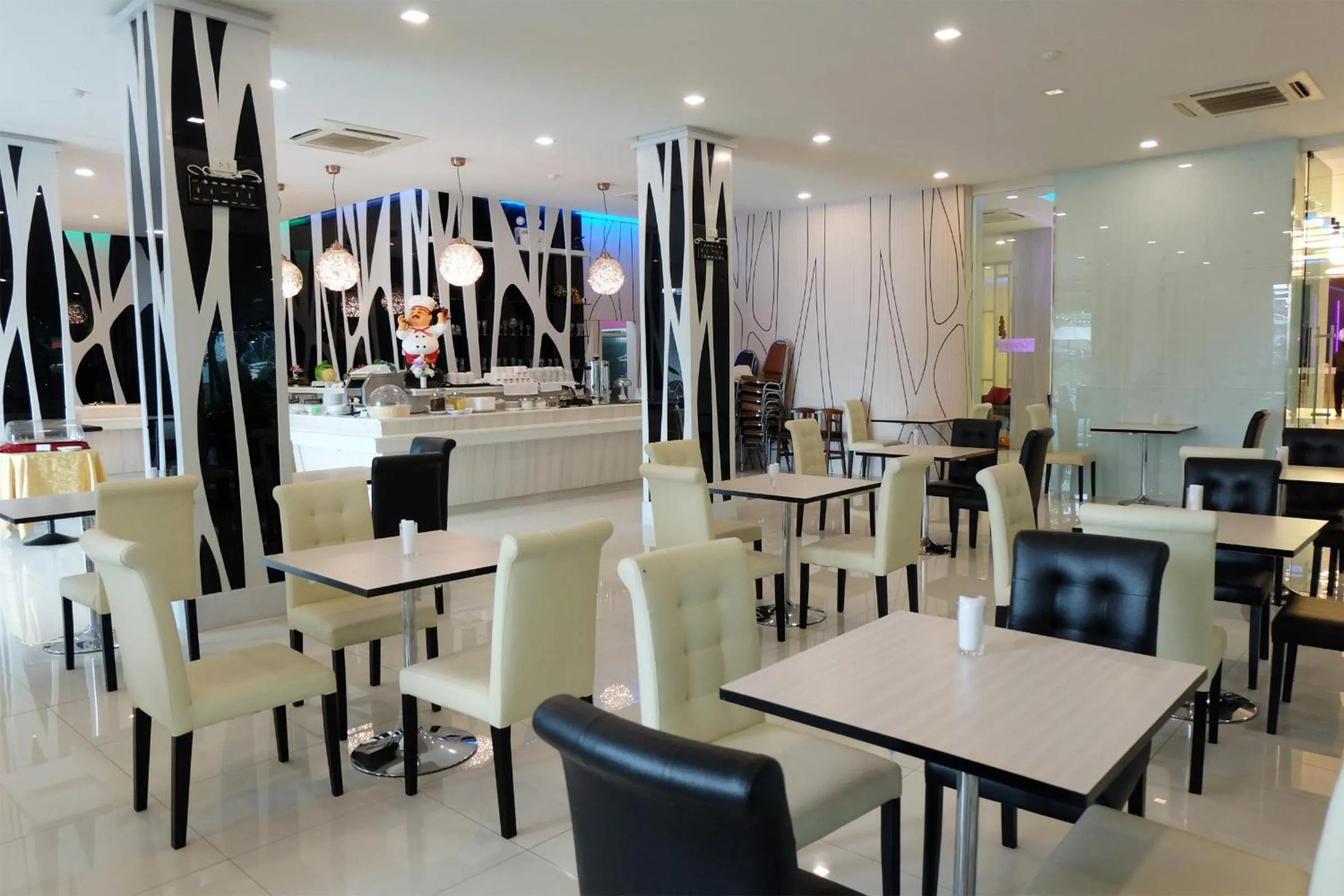 Restaurant/places to eat in Grand Hill Resort and Spa