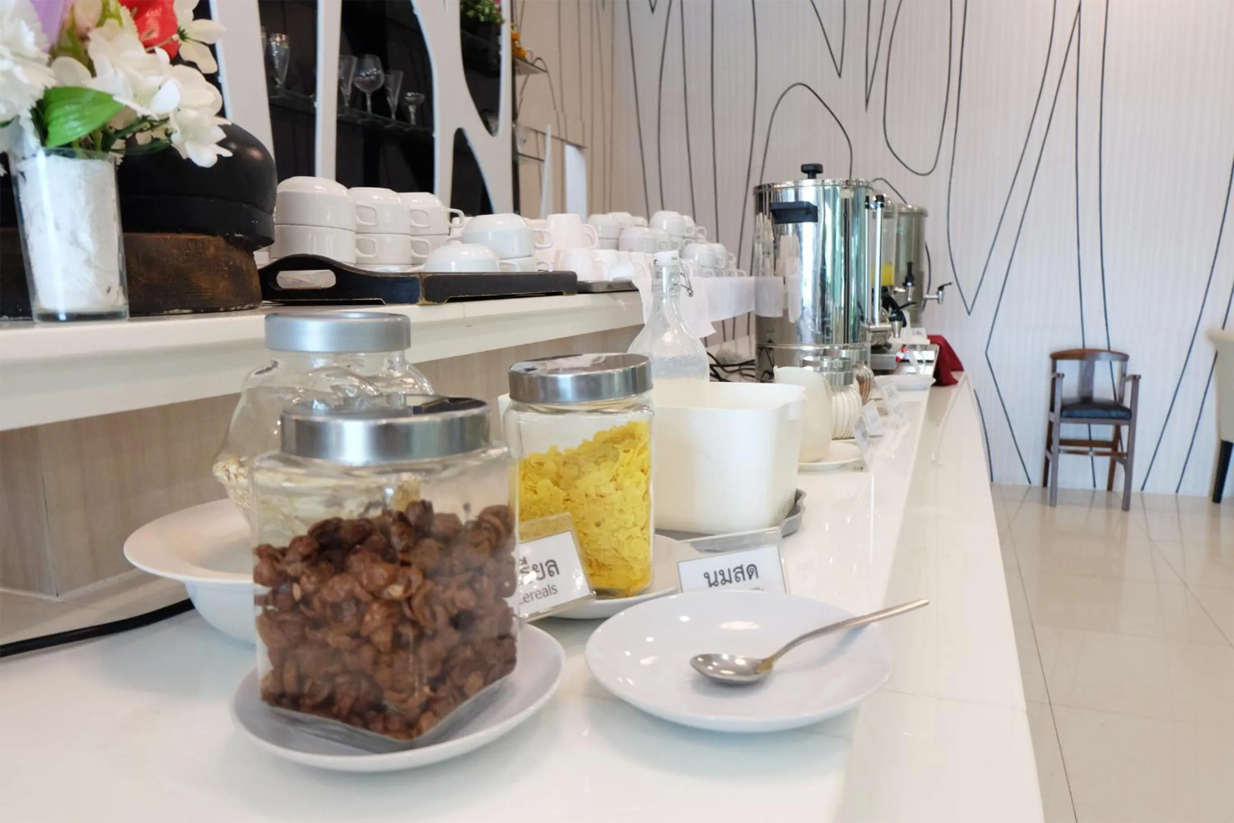 Restaurant/places to eat in Grand Hill Resort and Spa