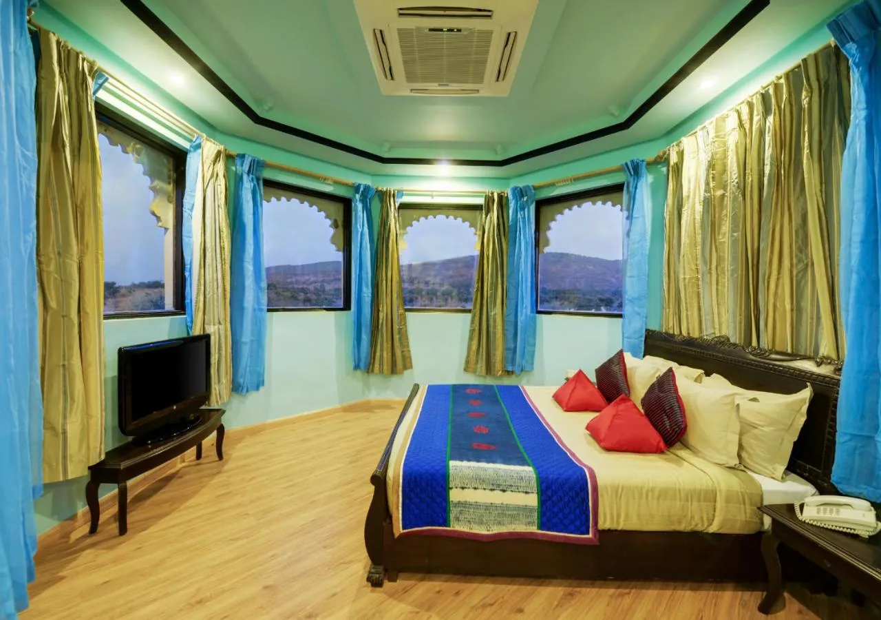 Bed in jüSTa Lake Nahargarh Palace, Chittorgarh