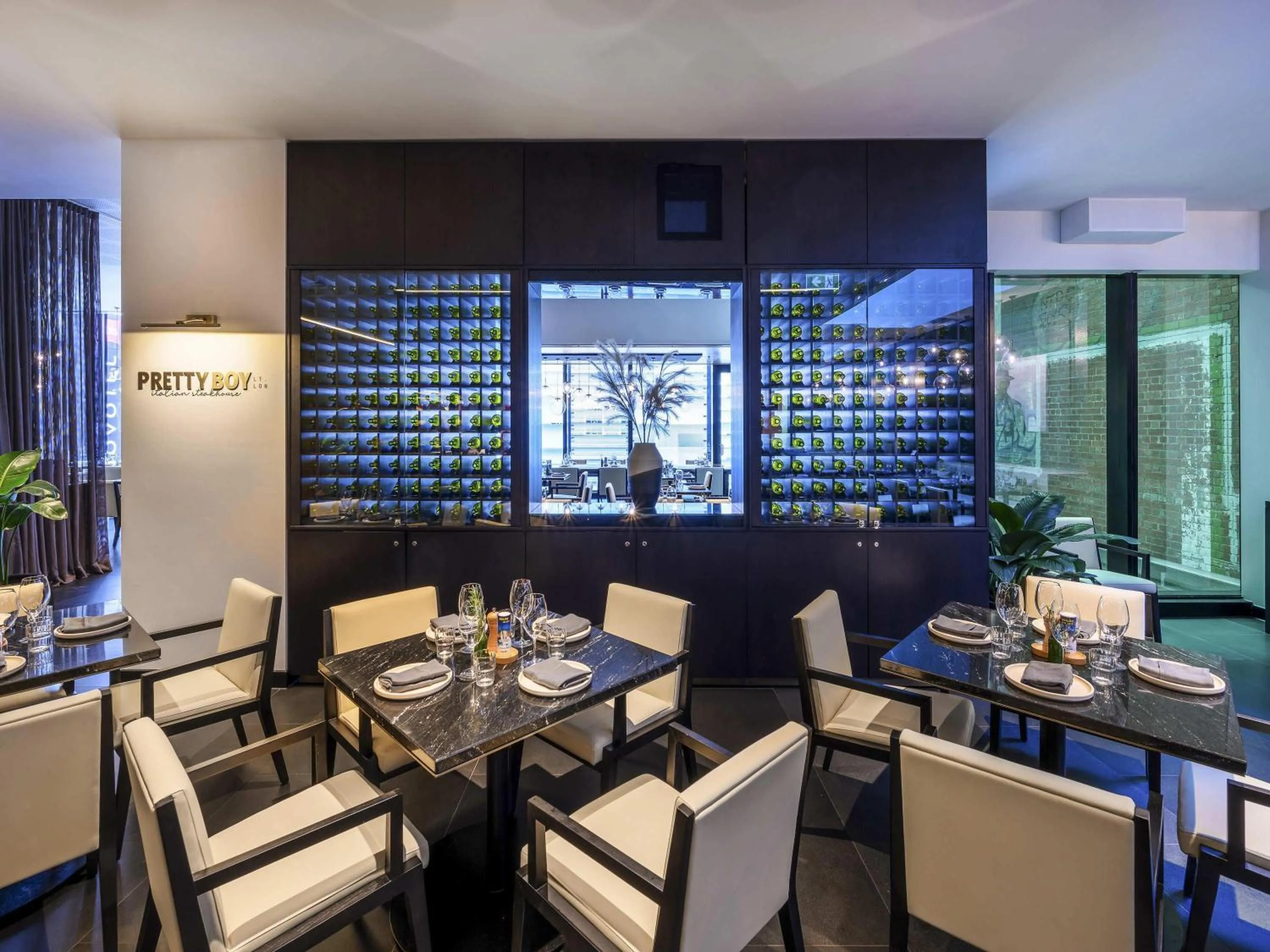 Restaurant/places to eat in Novotel Melbourne Central
