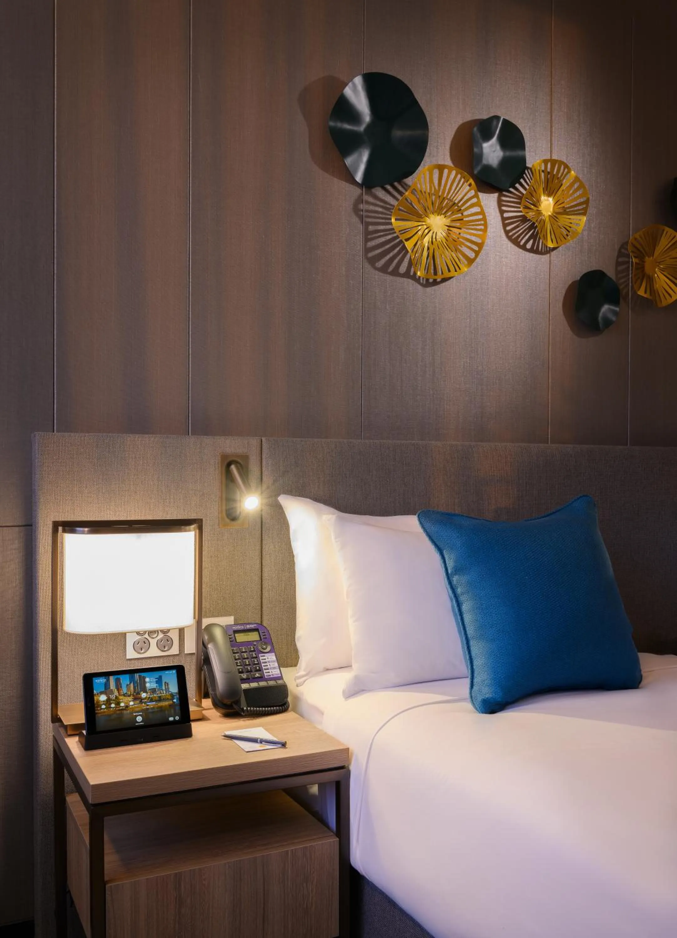 TV and multimedia, Bed in Novotel Melbourne Central