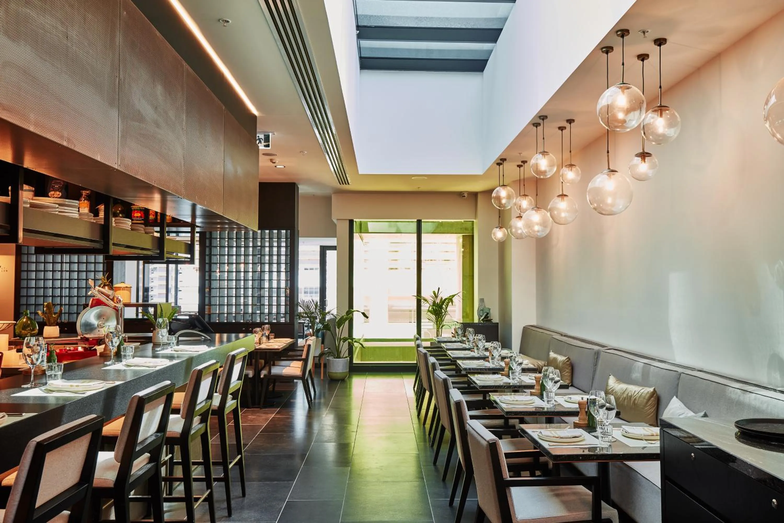 Food and drinks in Novotel Melbourne Central