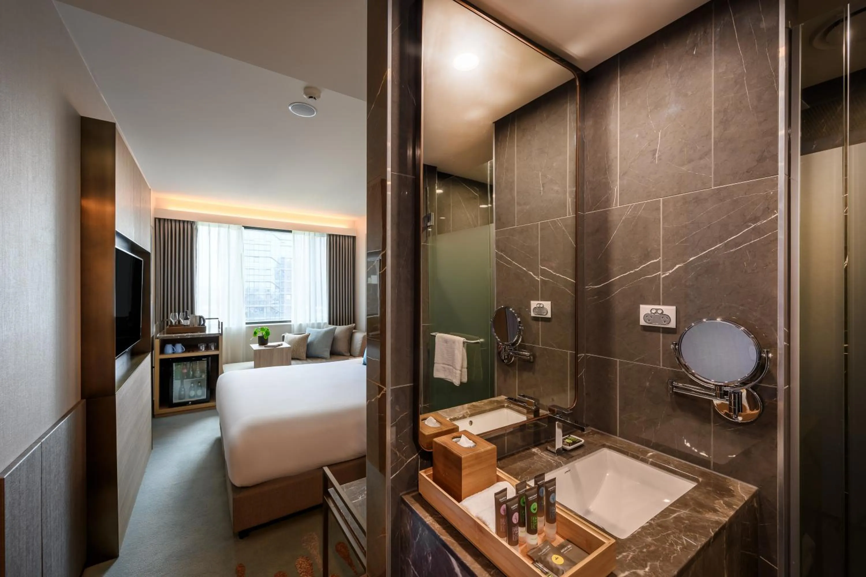 Bathroom, Bed in Novotel Melbourne Central
