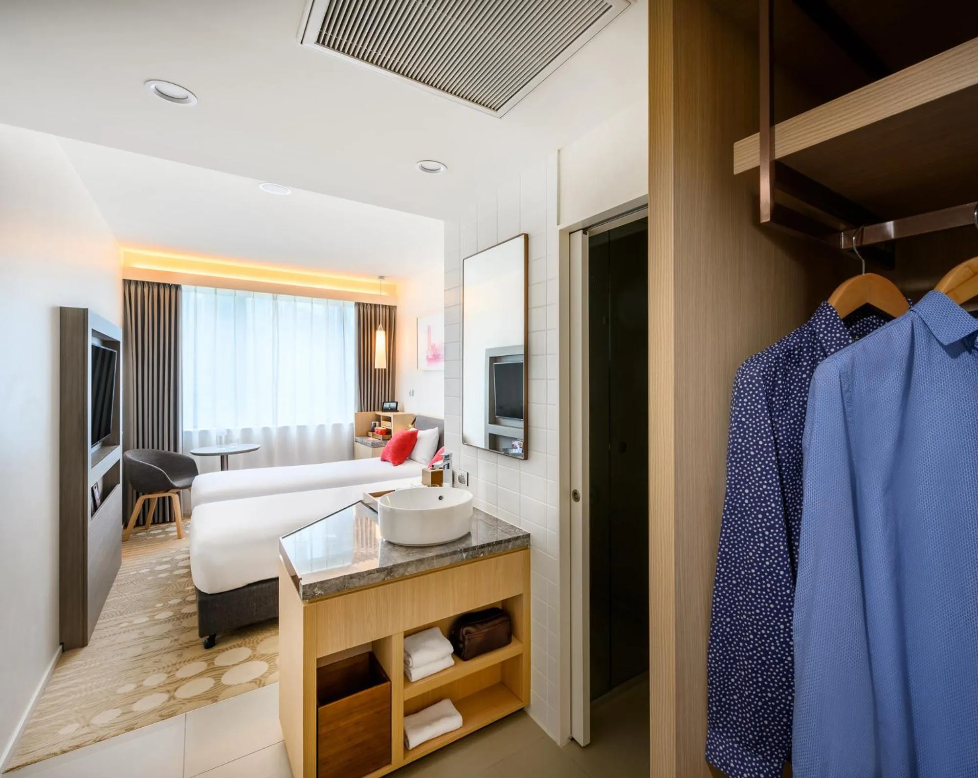 Photo of the whole room, Bed in ibis Melbourne Central