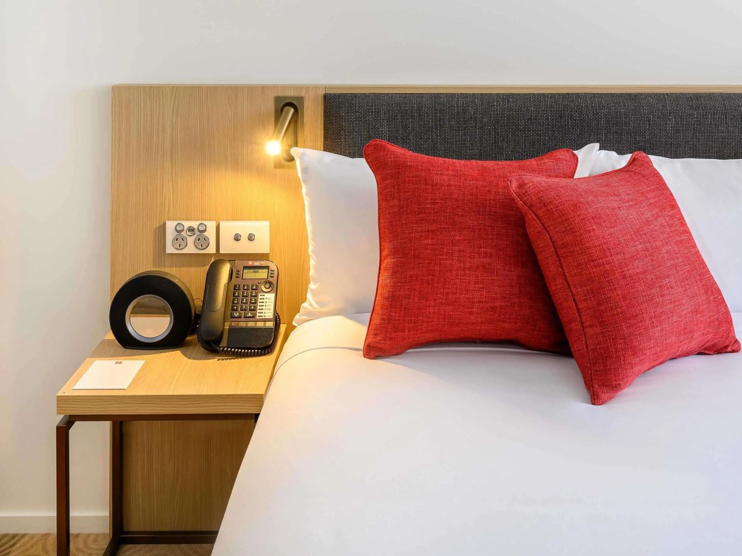 Bedroom, Bed in ibis Melbourne Central