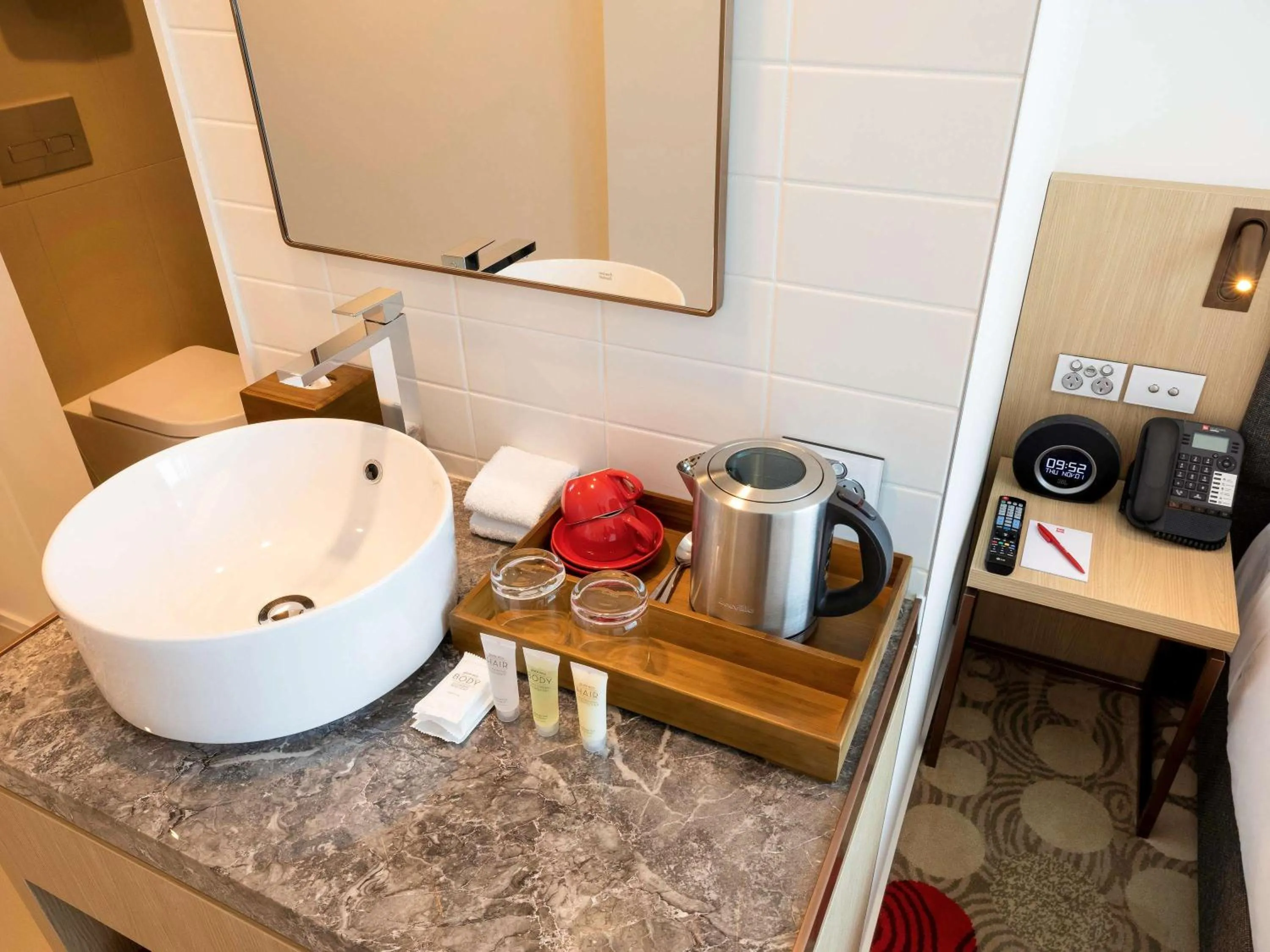 Photo of the whole room in ibis Melbourne Central