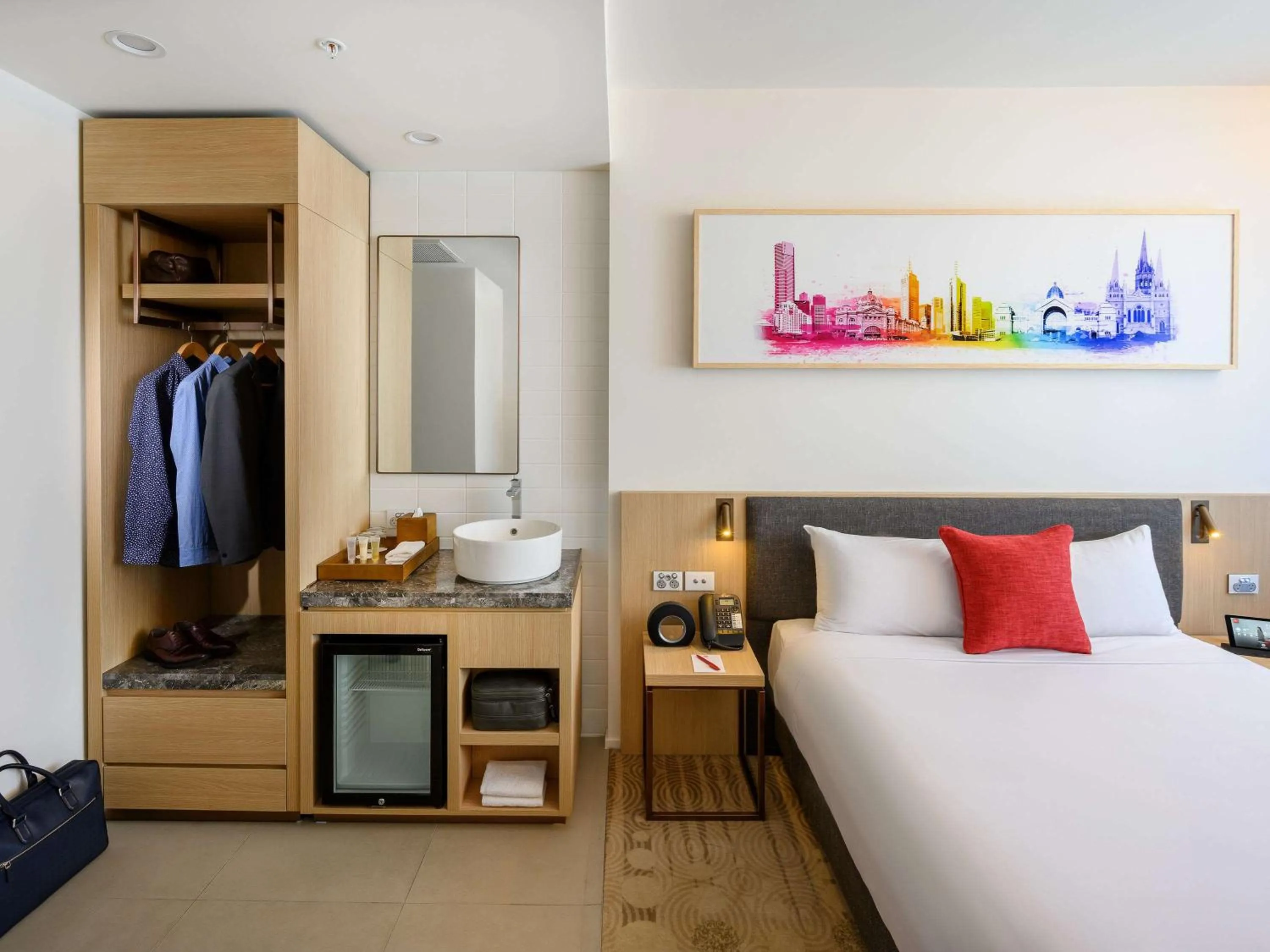 Photo of the whole room, Bed in ibis Melbourne Central