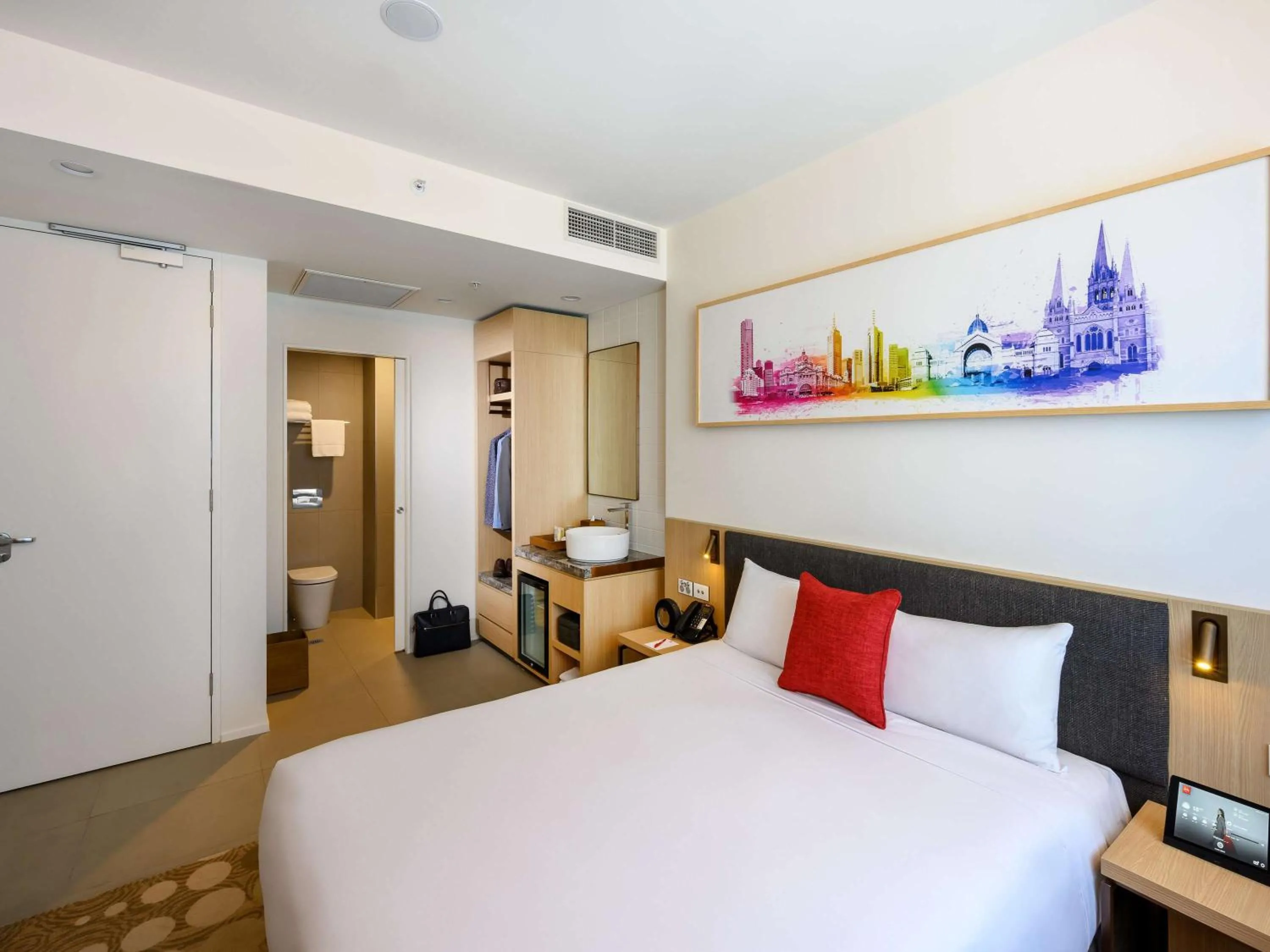 Photo of the whole room, Bed in ibis Melbourne Central