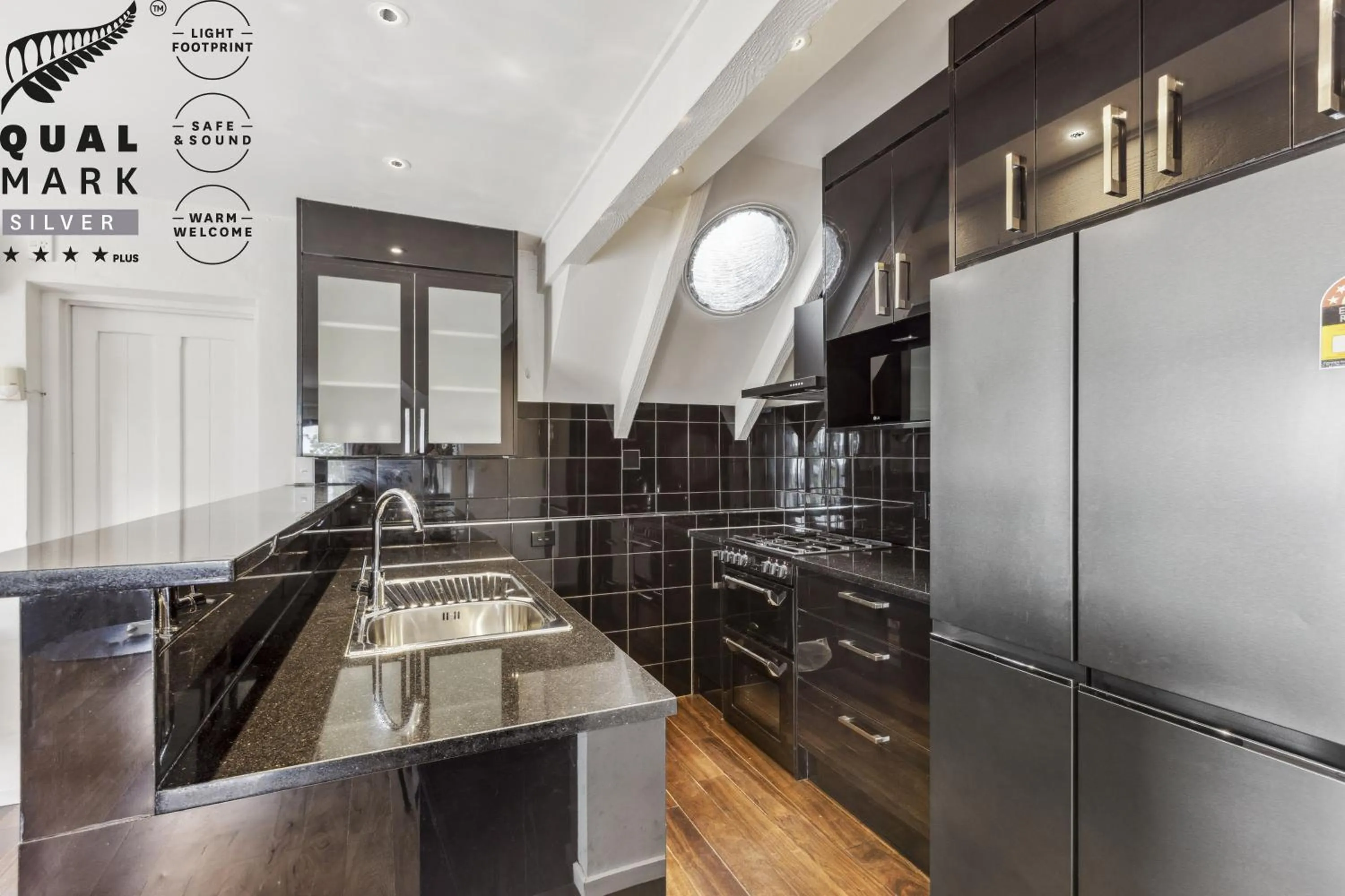 Kitchen or kitchenette in Knights Inn